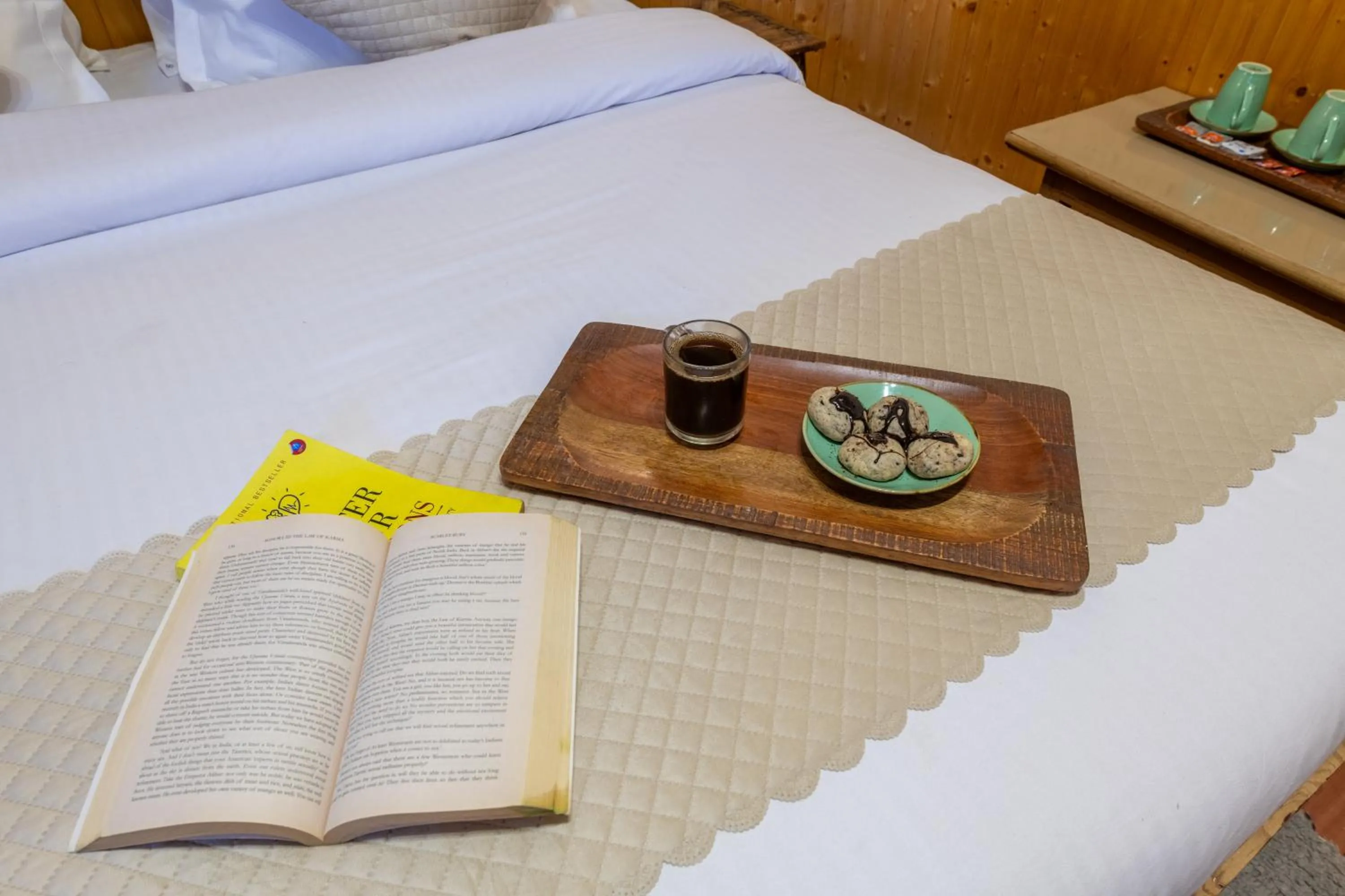 Bed in Beholden Stay & Cafe-Mountain View Boutique Stay in Old Manali