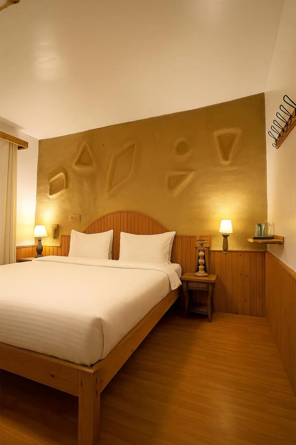 Bed in Beholden Stay And Cafe - A Luxury Boutique Hotel In Manali