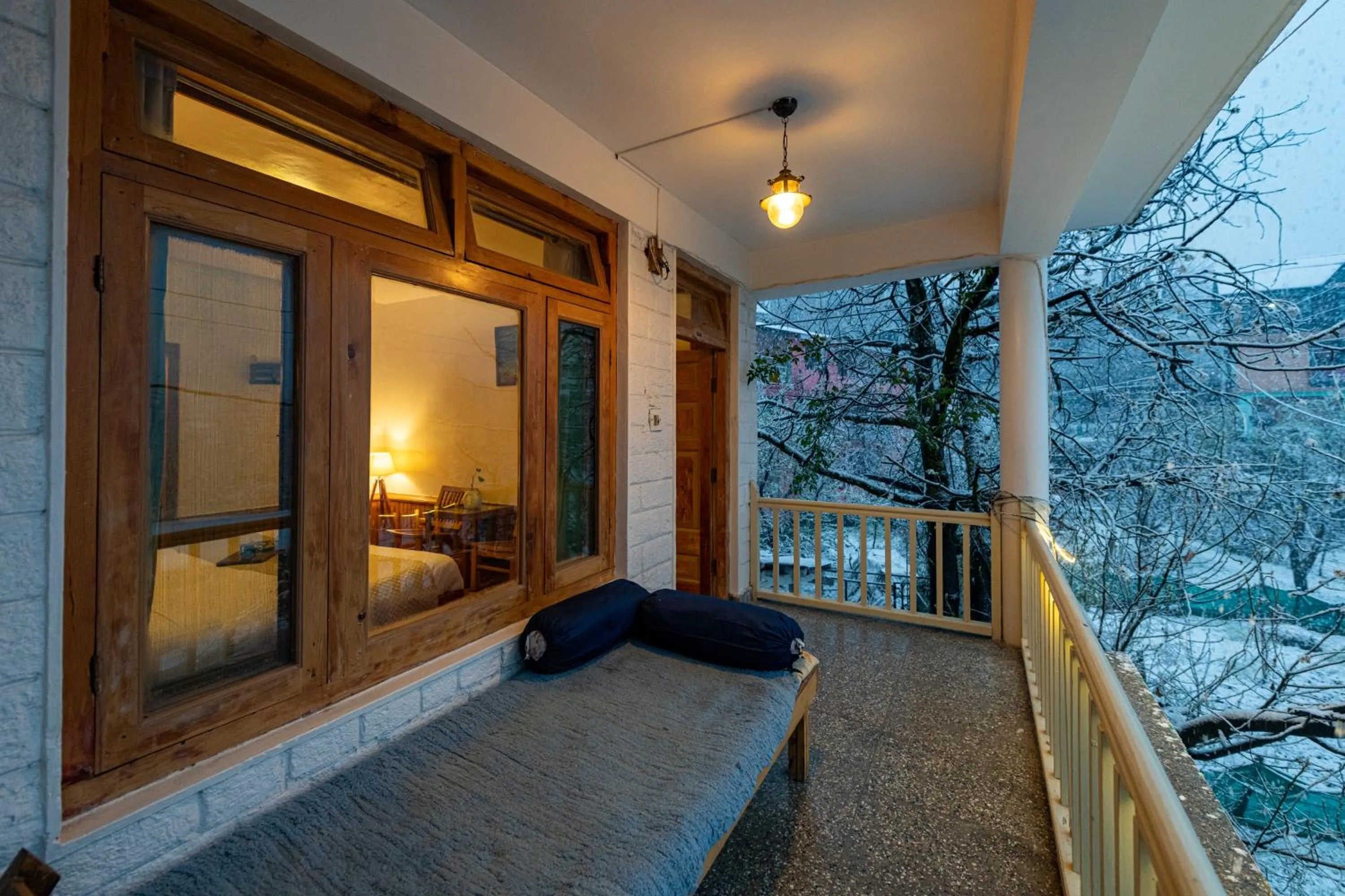 Property building in Beholden Stay & Cafe-Mountain View Boutique Stay in Old Manali