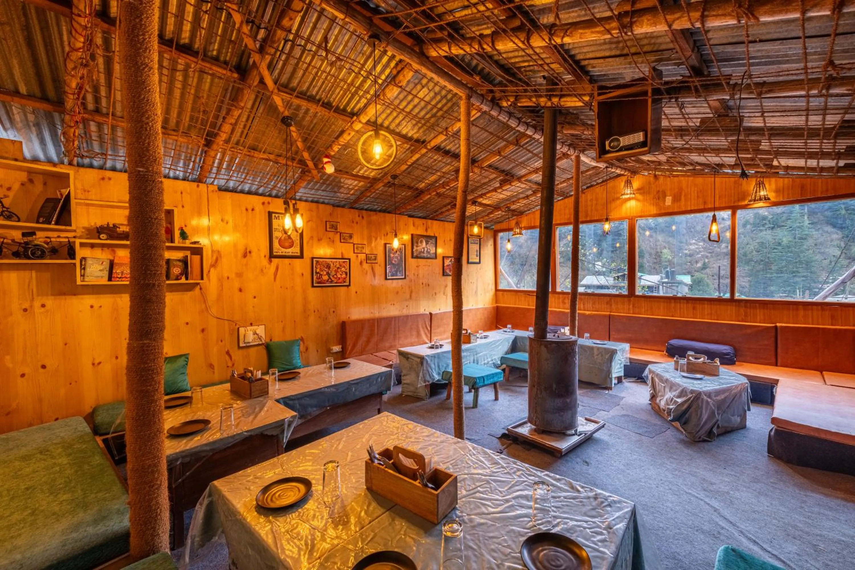 Property building in Beholden Stay & Cafe-Mountain View Boutique Stay in Old Manali
