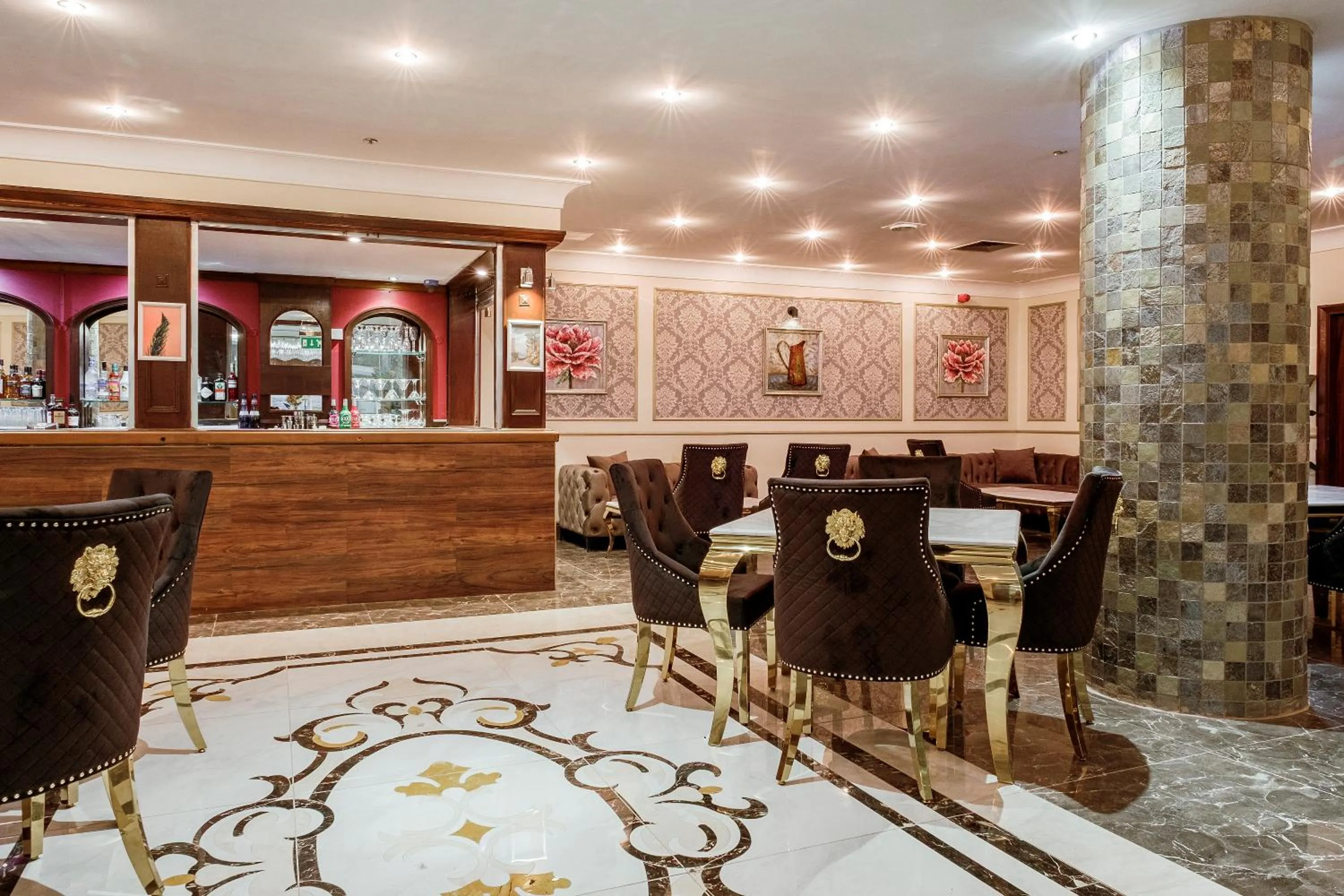 Lounge or bar in Muthu Glasgow River Hotel