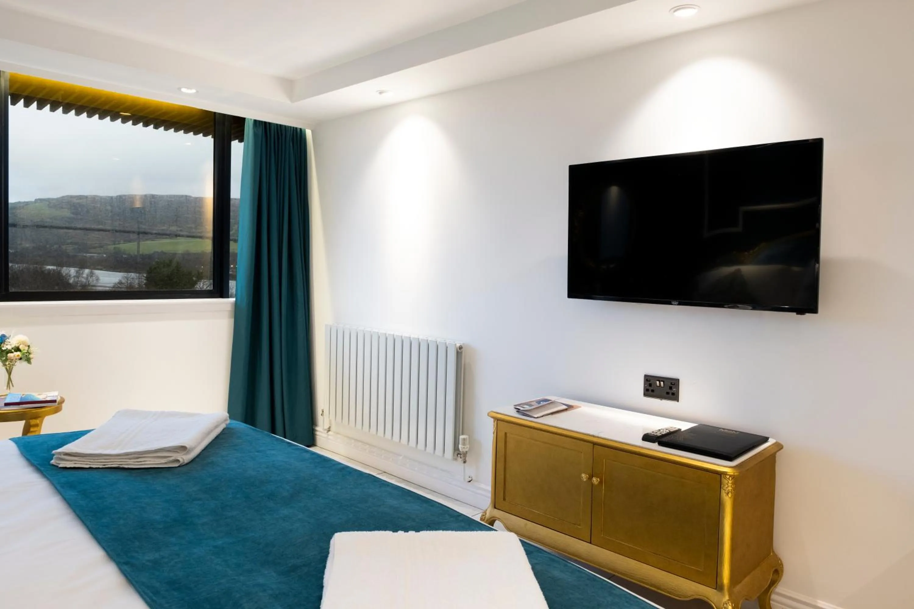 Bedroom in Muthu Glasgow River Hotel