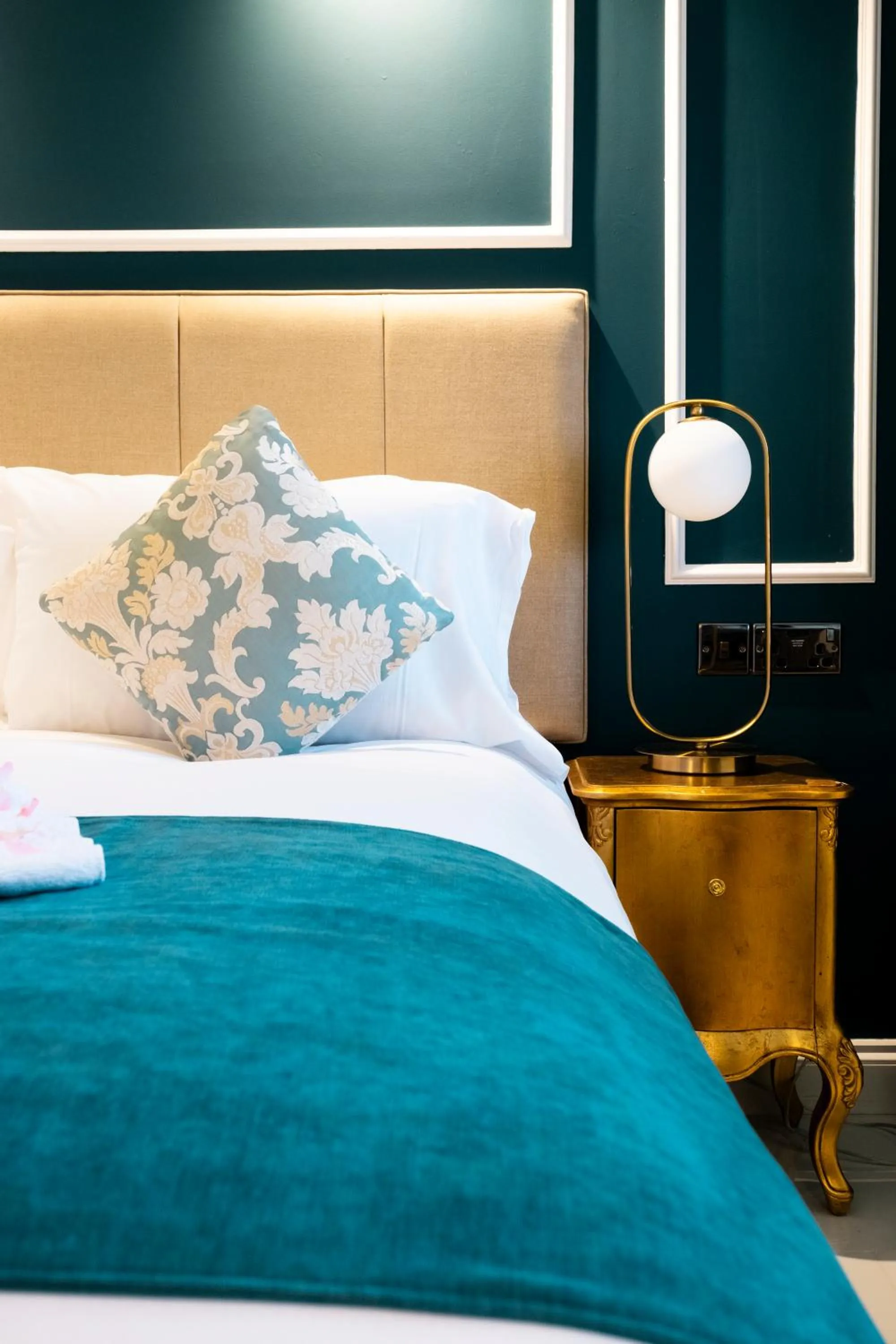 Bed in Muthu Glasgow River Hotel