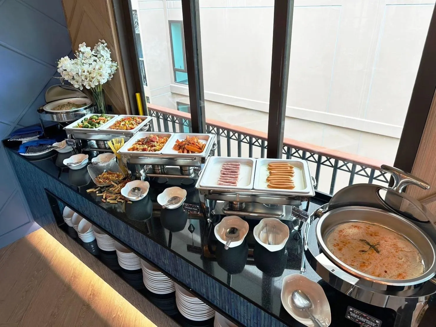 Restaurant/places to eat in The Proud Karon Beach Phuket Trademark Collection By Wyndham