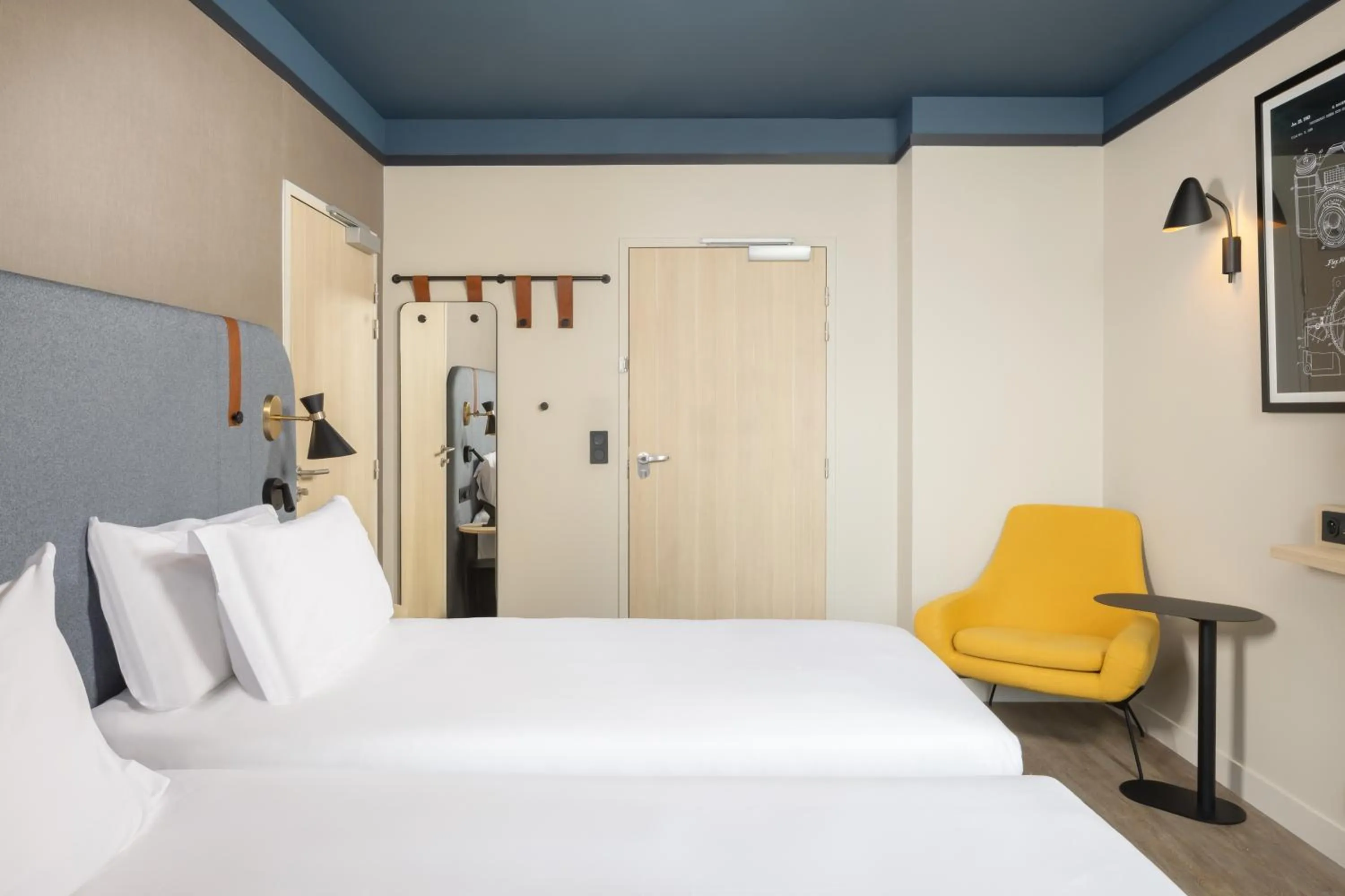 Photo of the whole room, Bed in Hyatt Place Rouen