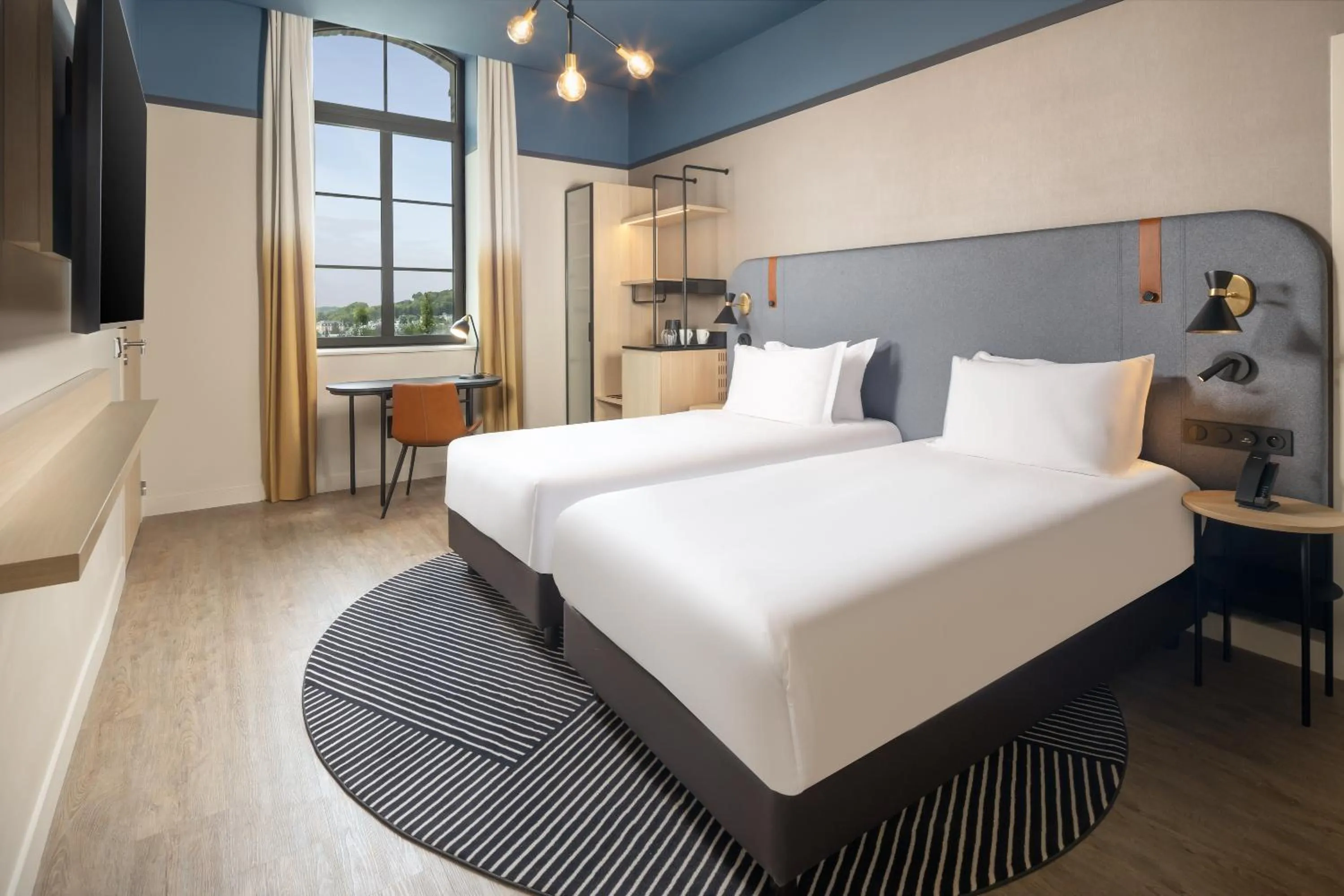 Photo of the whole room, Bed in Hyatt Place Rouen