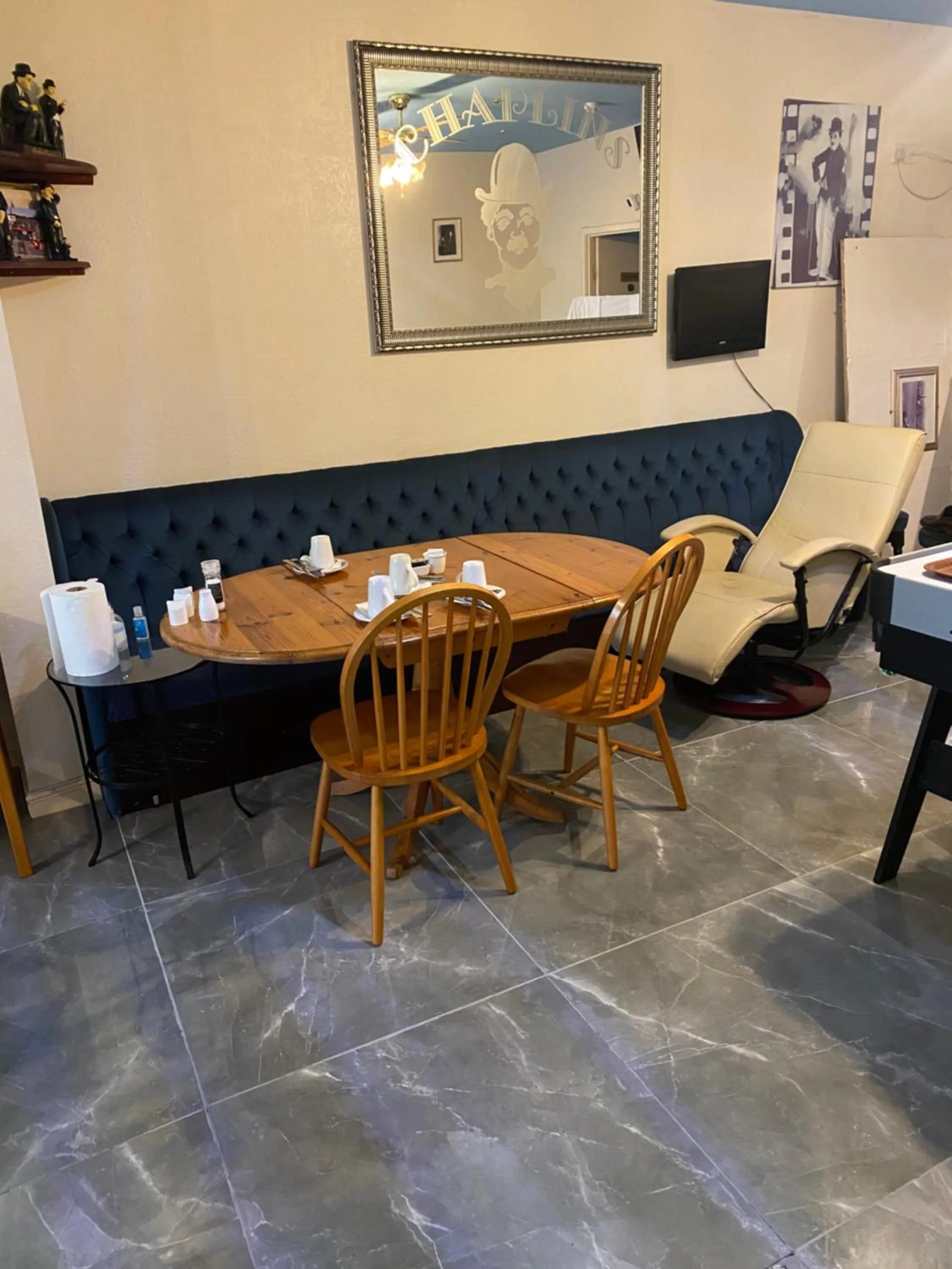 Breakfast in Chaplins