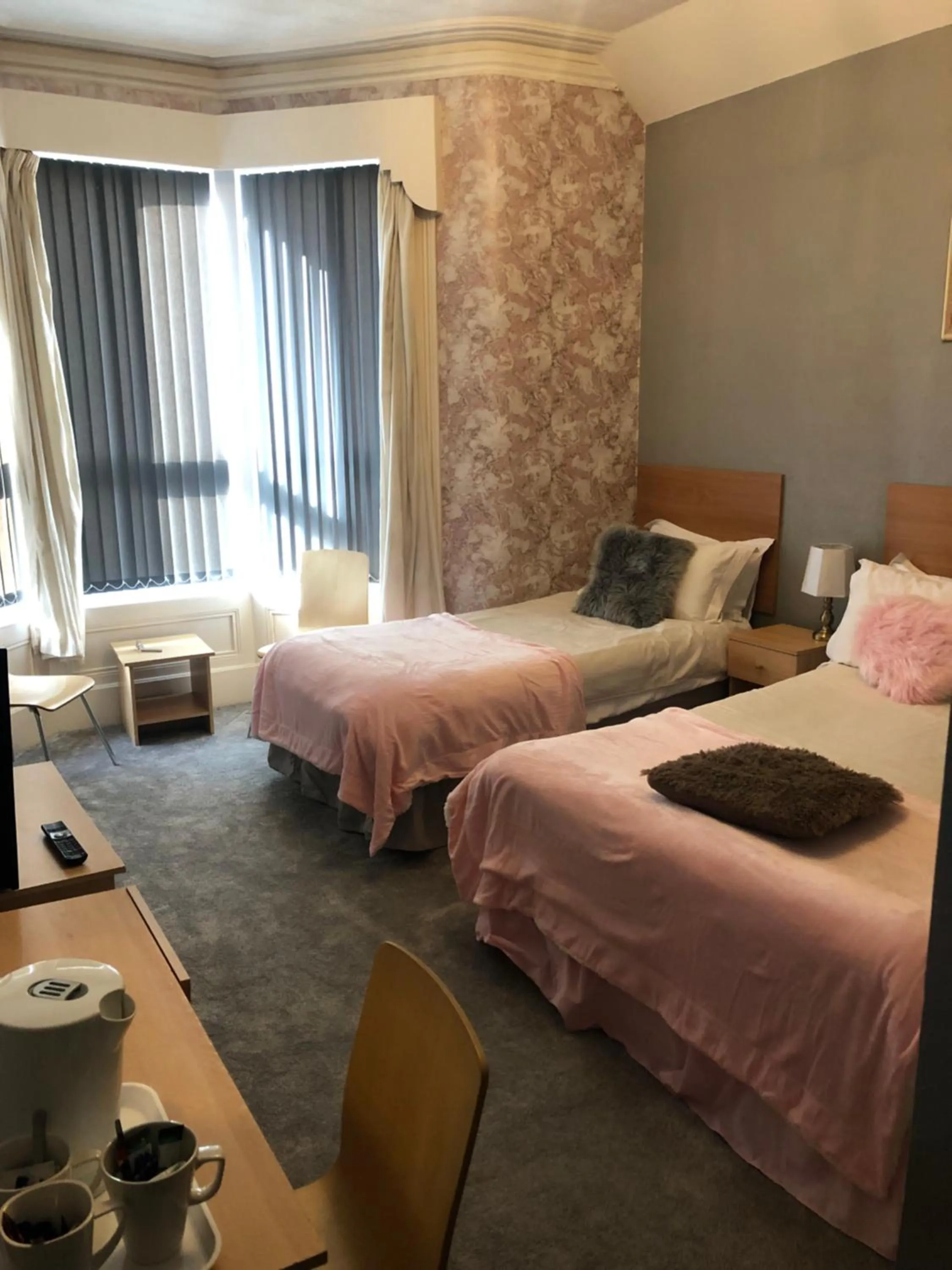 Triple Room with Private Bathroom in Chaplins