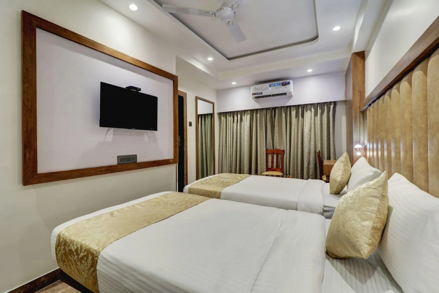 Bedroom, Bed in Hotel Flysky Rooms & Banquets