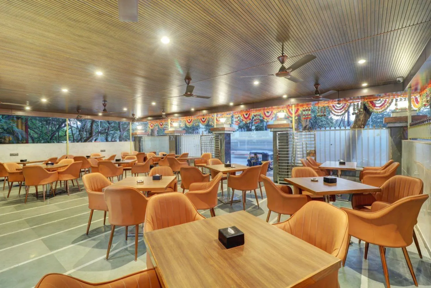 Restaurant/places to eat in Hotel Flysky Rooms & Banquets