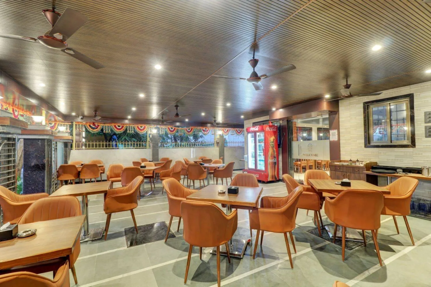 Restaurant/places to eat in Hotel Flysky Rooms & Banquets