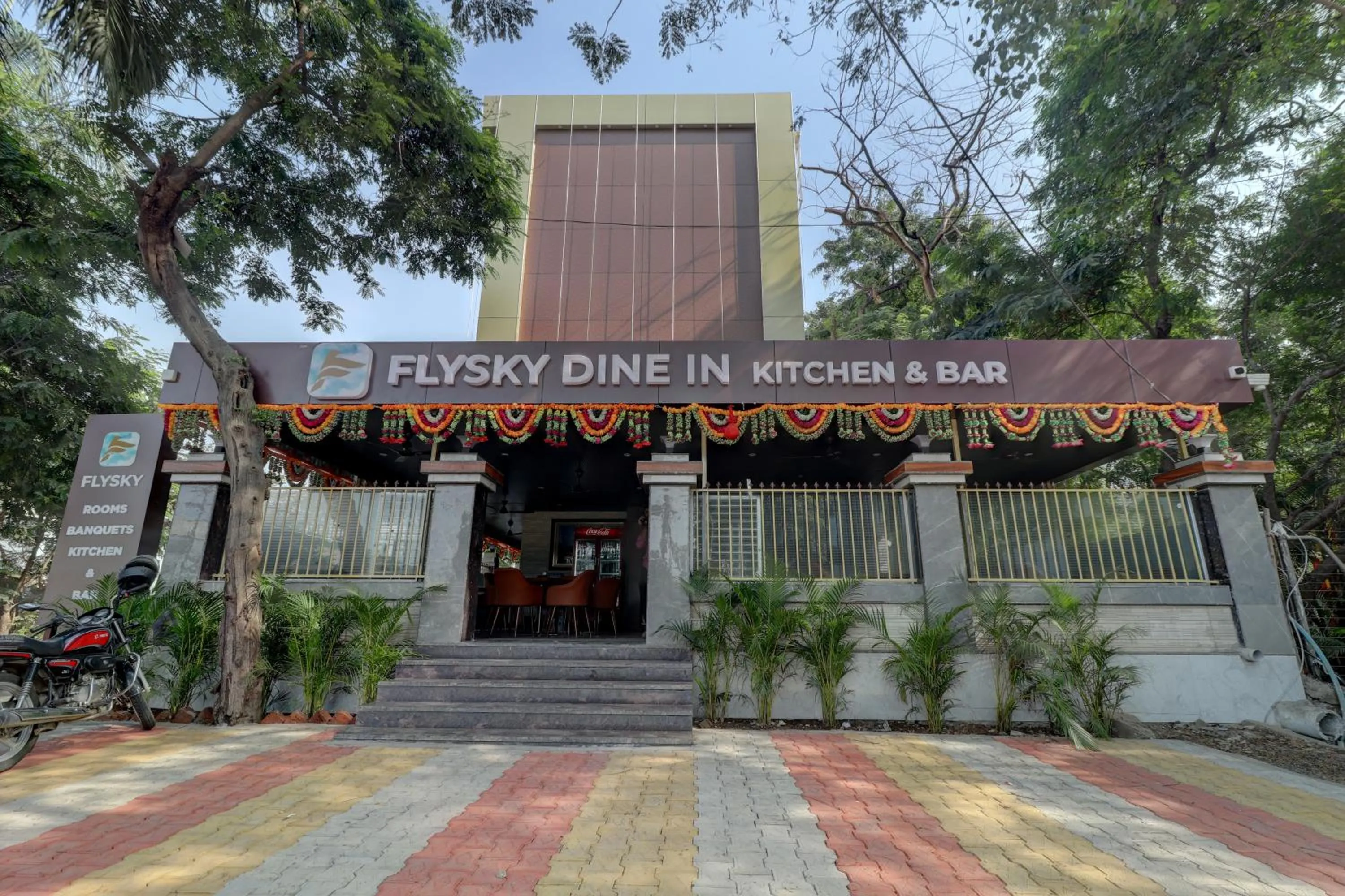 Facade/entrance in Hotel Flysky Rooms & Banquets