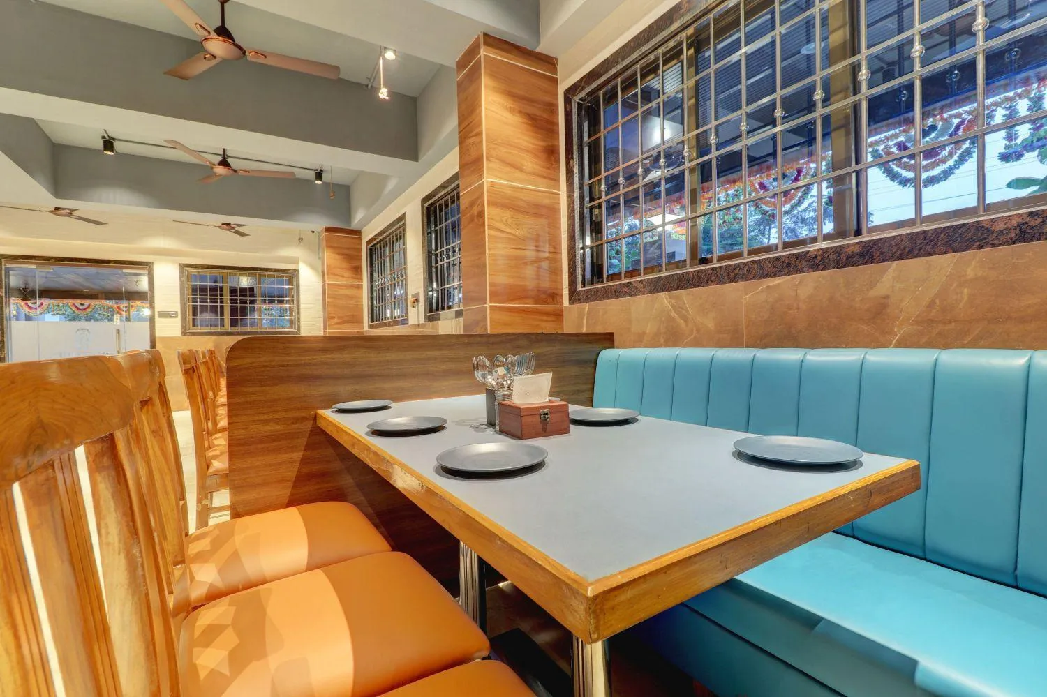 Restaurant/places to eat in Hotel Flysky Rooms & Banquets