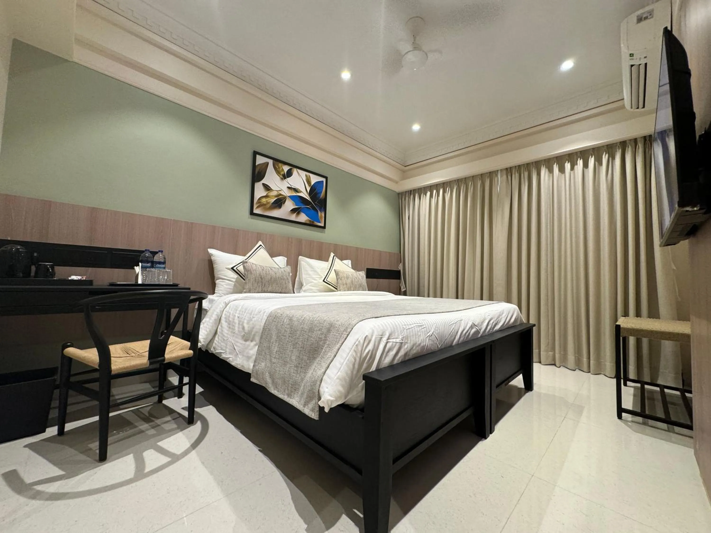 Photo of the whole room, Bed in Hotel Mumbai House, Valnai Malad