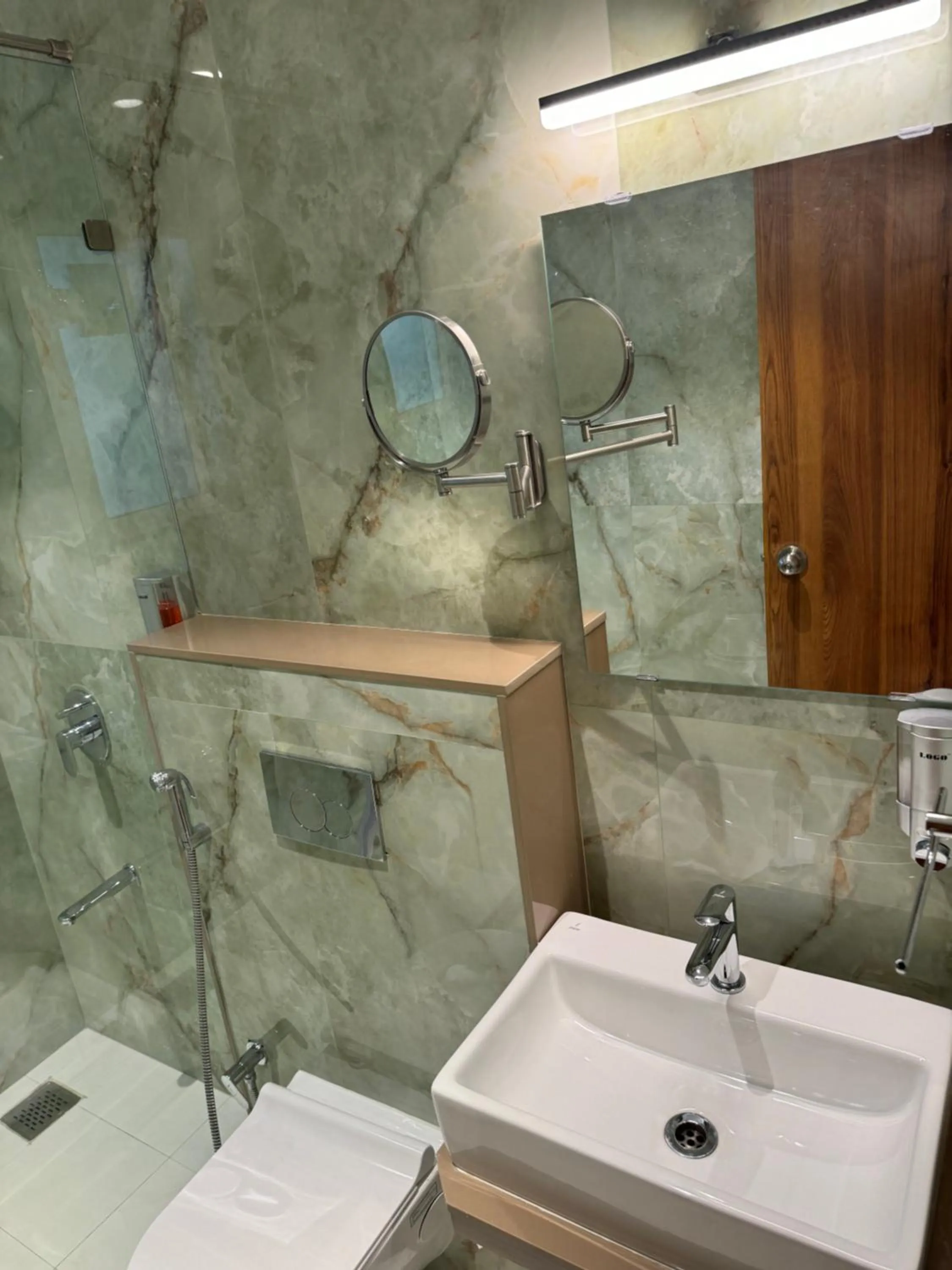 Bathroom in Hotel Mumbai House, Valnai Malad