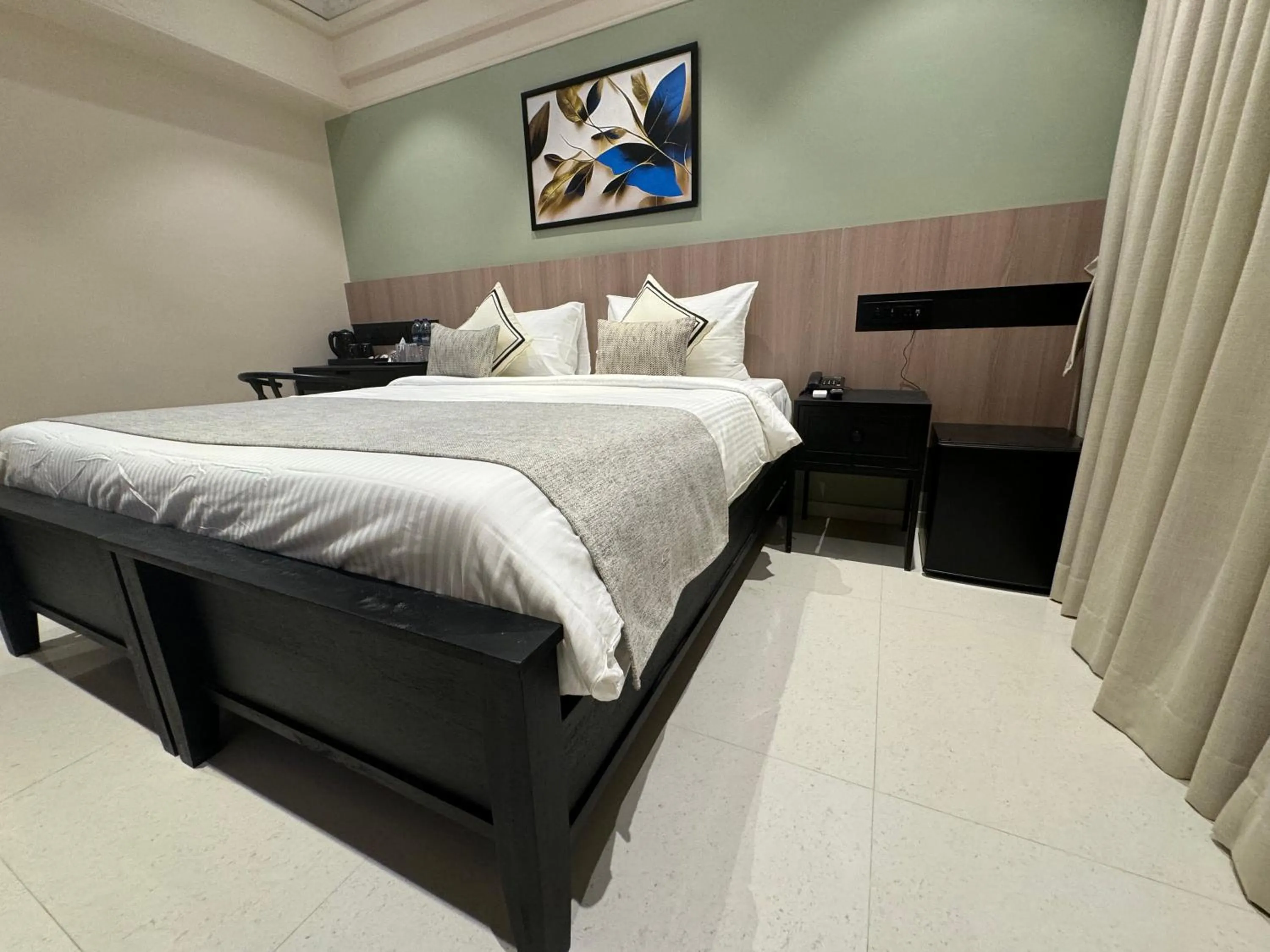 Bed in Hotel Mumbai House, Valnai Malad