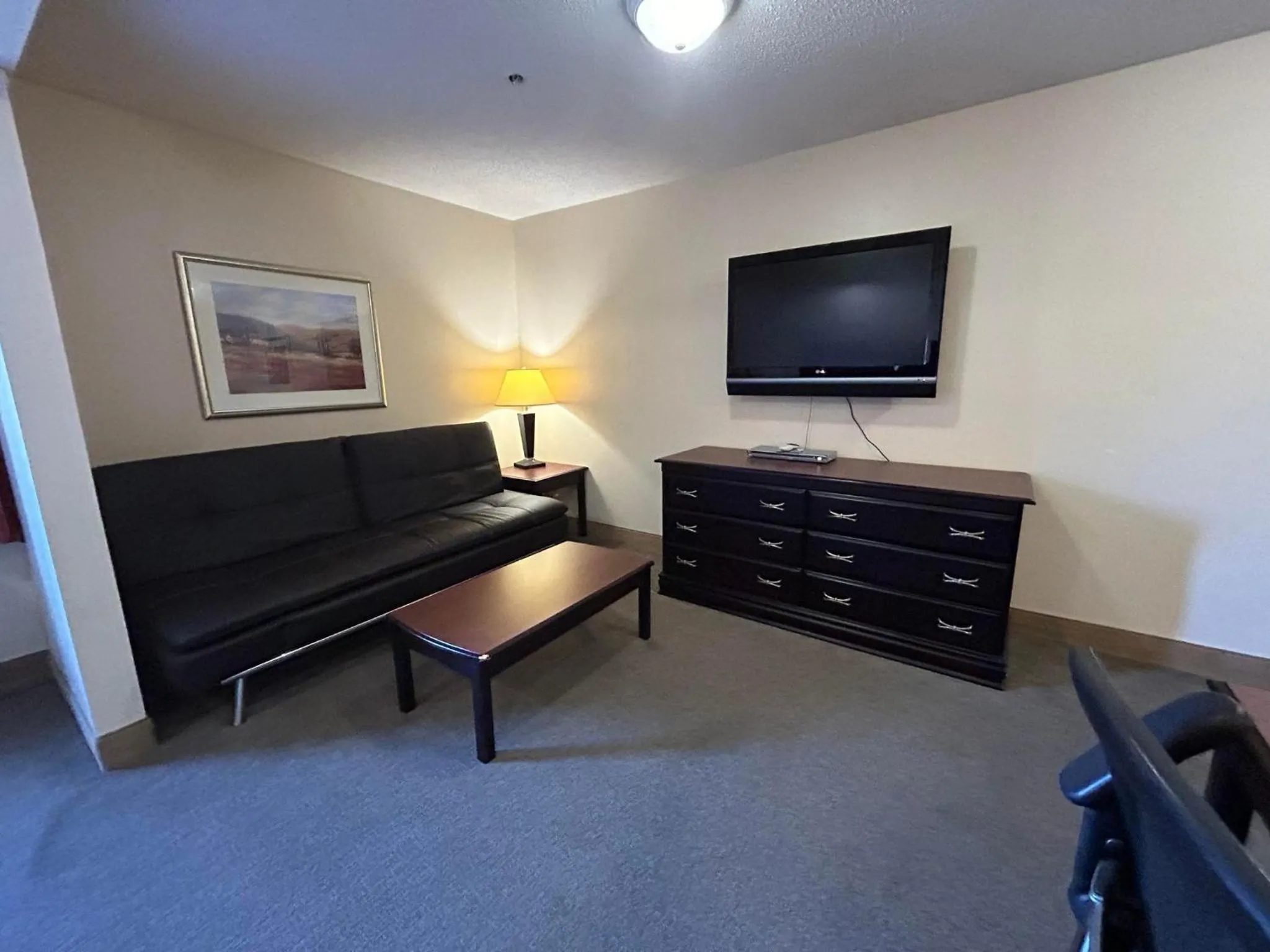 TV and multimedia in Ashley Quarters Hotel Airport-Cincinnati