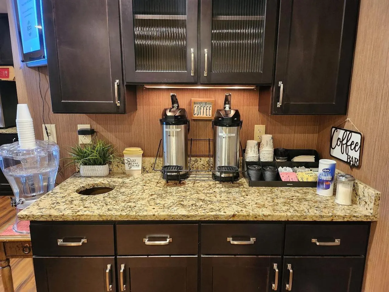 Coffee/tea facilities in Ashley Quarters Hotel Airport-Cincinnati