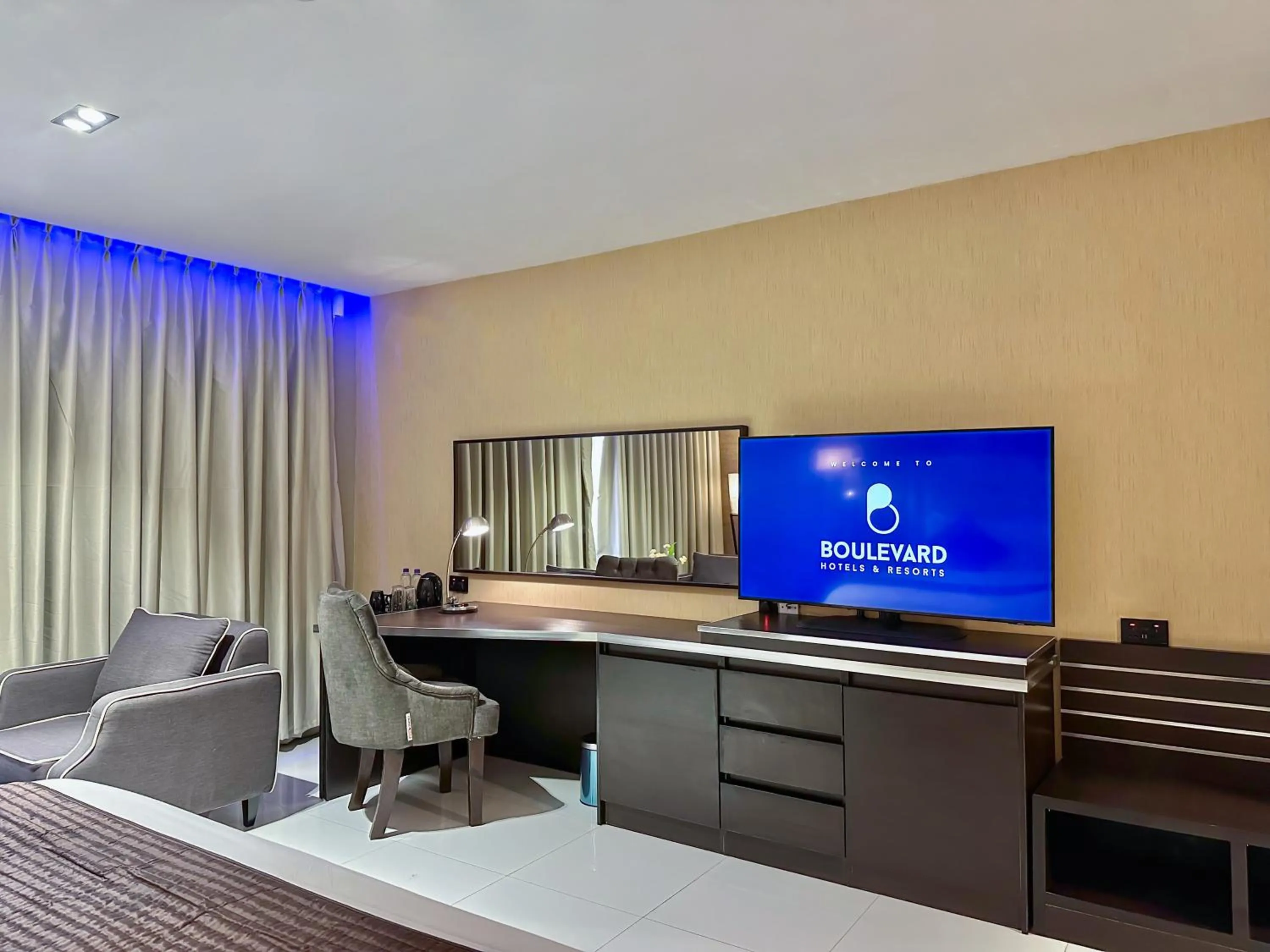 TV and multimedia in Boulevard Owerri Hotel