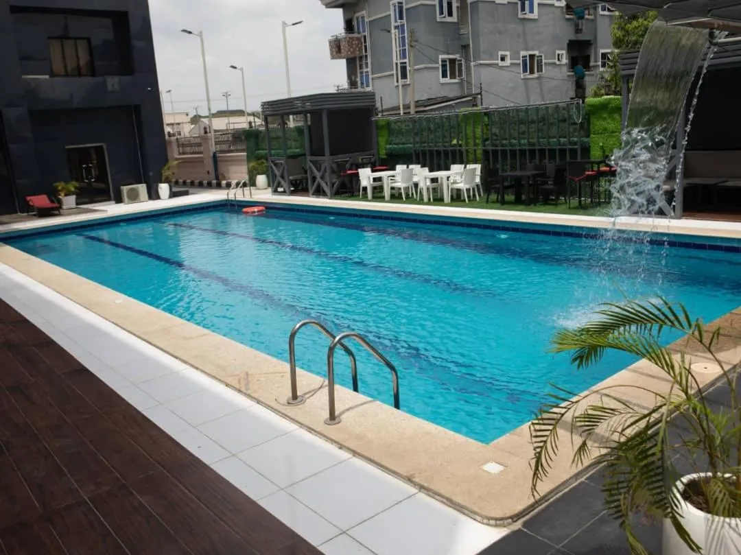Swimming pool in Boulevard Owerri Hotel