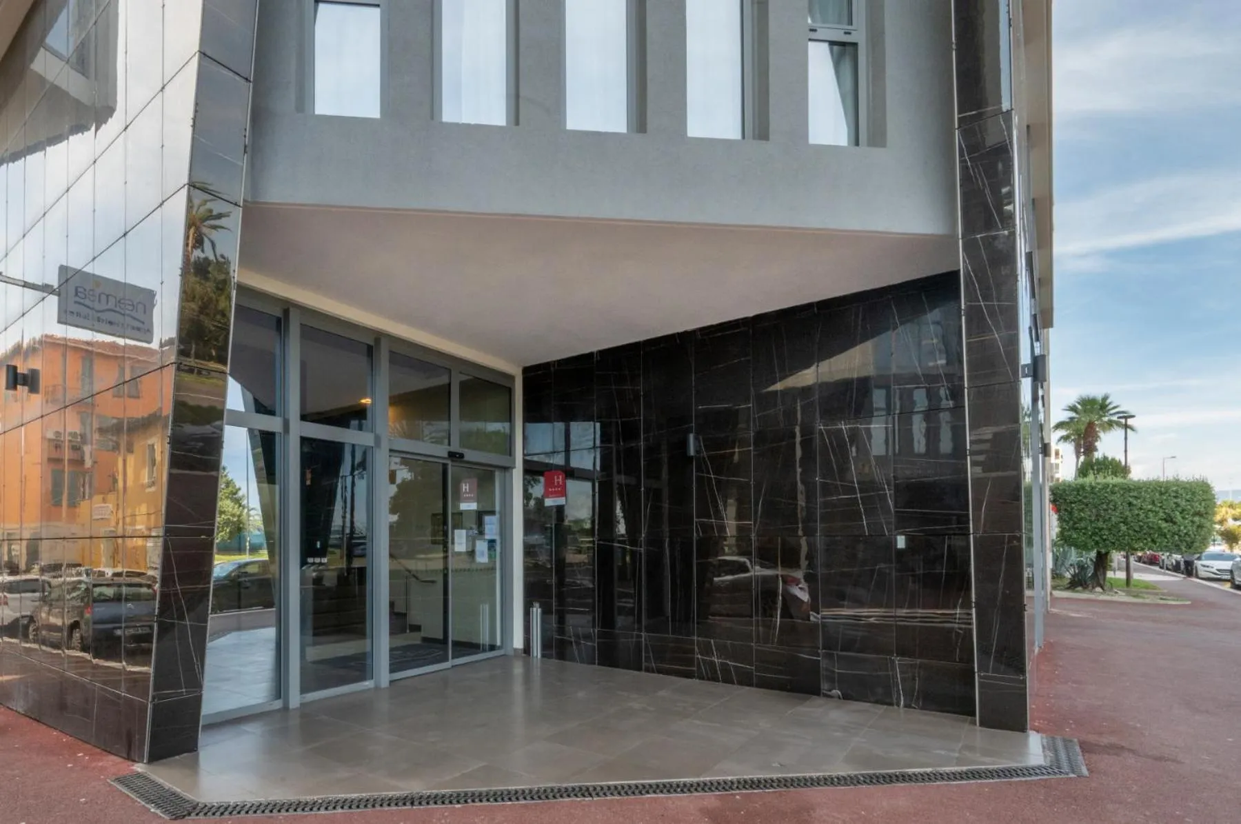 Property building in Nemea Appart Hotel Nice Arenas Aéroport