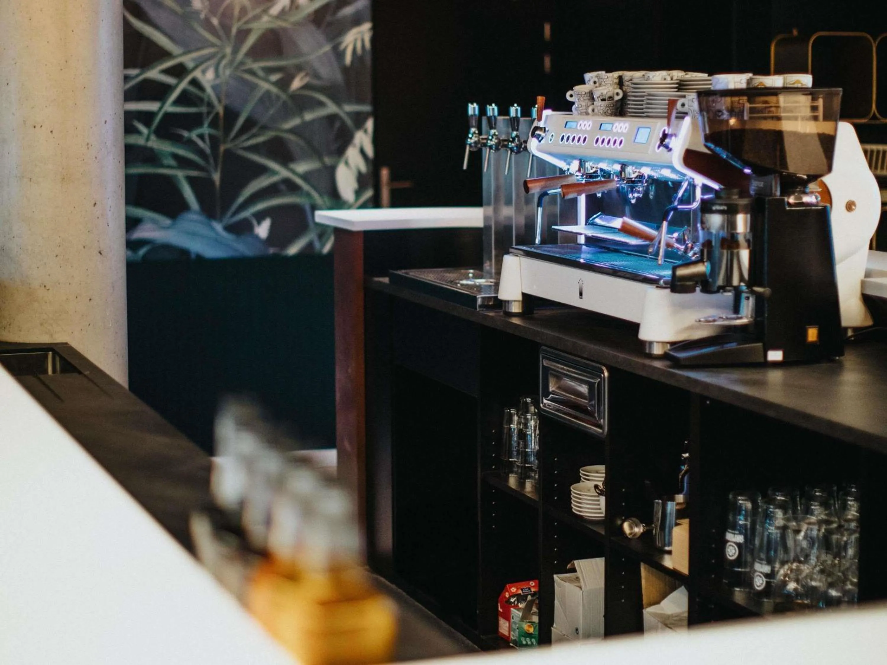 Lounge or bar in Greet Hotel Brest Aéroport