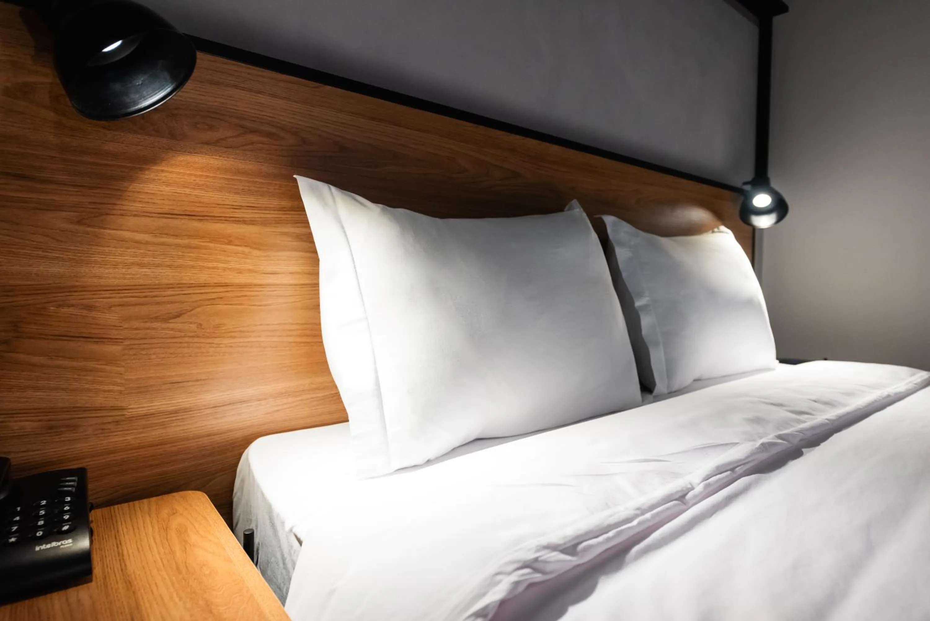 Bed in ibis Tubarão