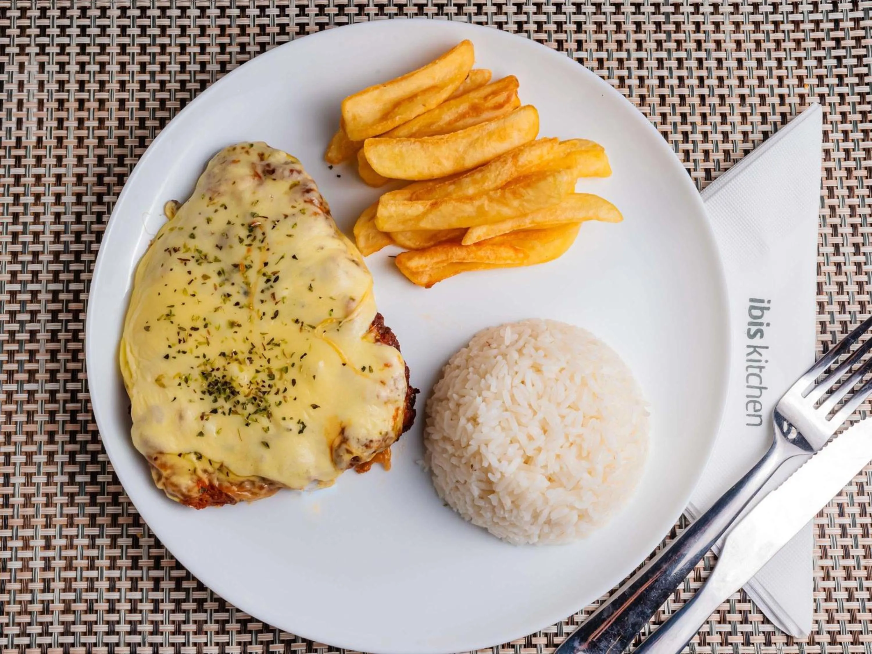 Restaurant/places to eat in ibis Tubarão