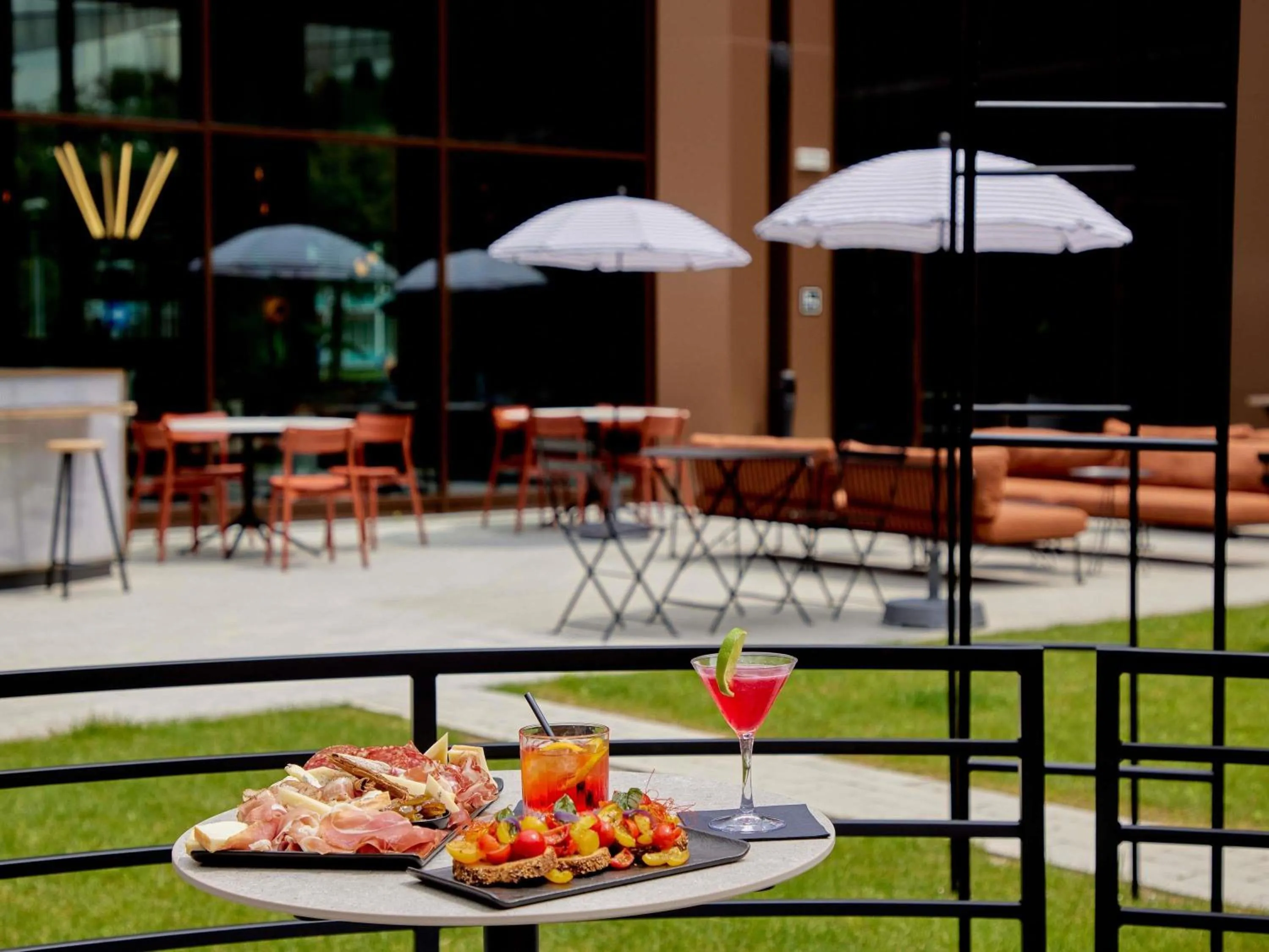 Lounge or bar in TRIBE Milano Malpensa