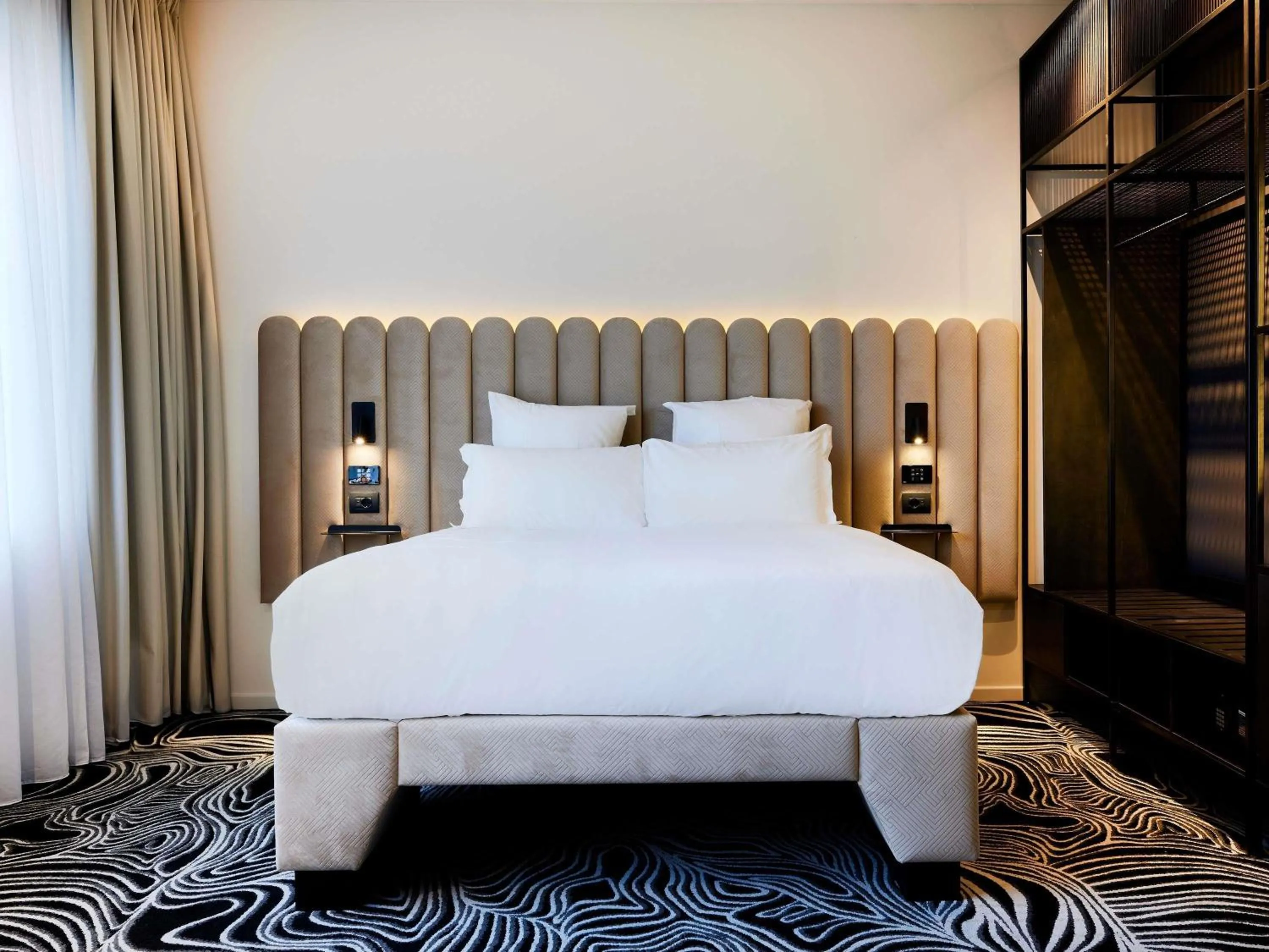 Property building, Bed in TRIBE Milano Malpensa