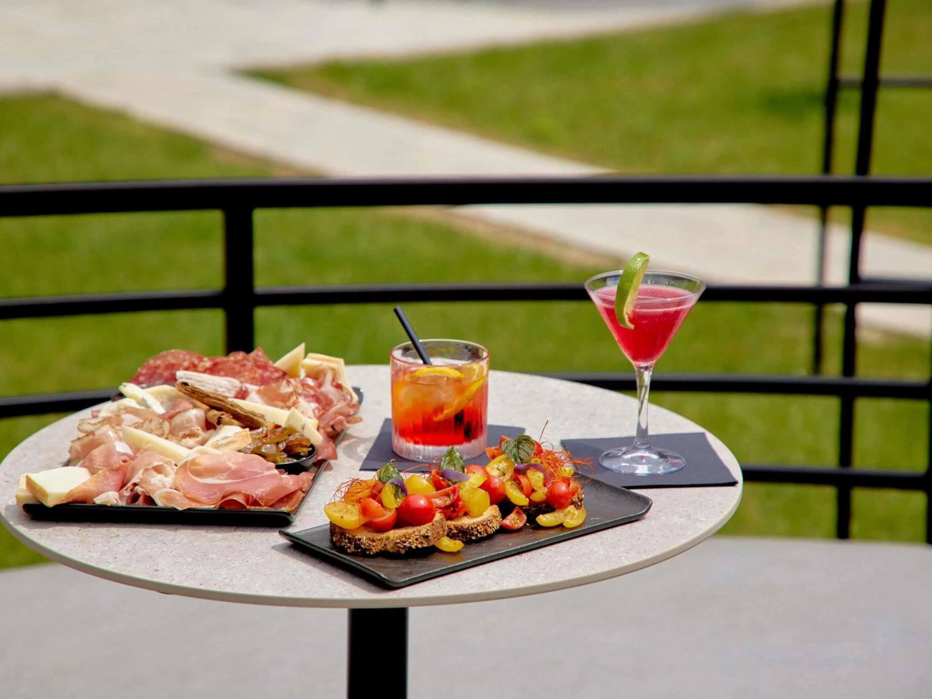 Lounge or bar in TRIBE Milano Malpensa