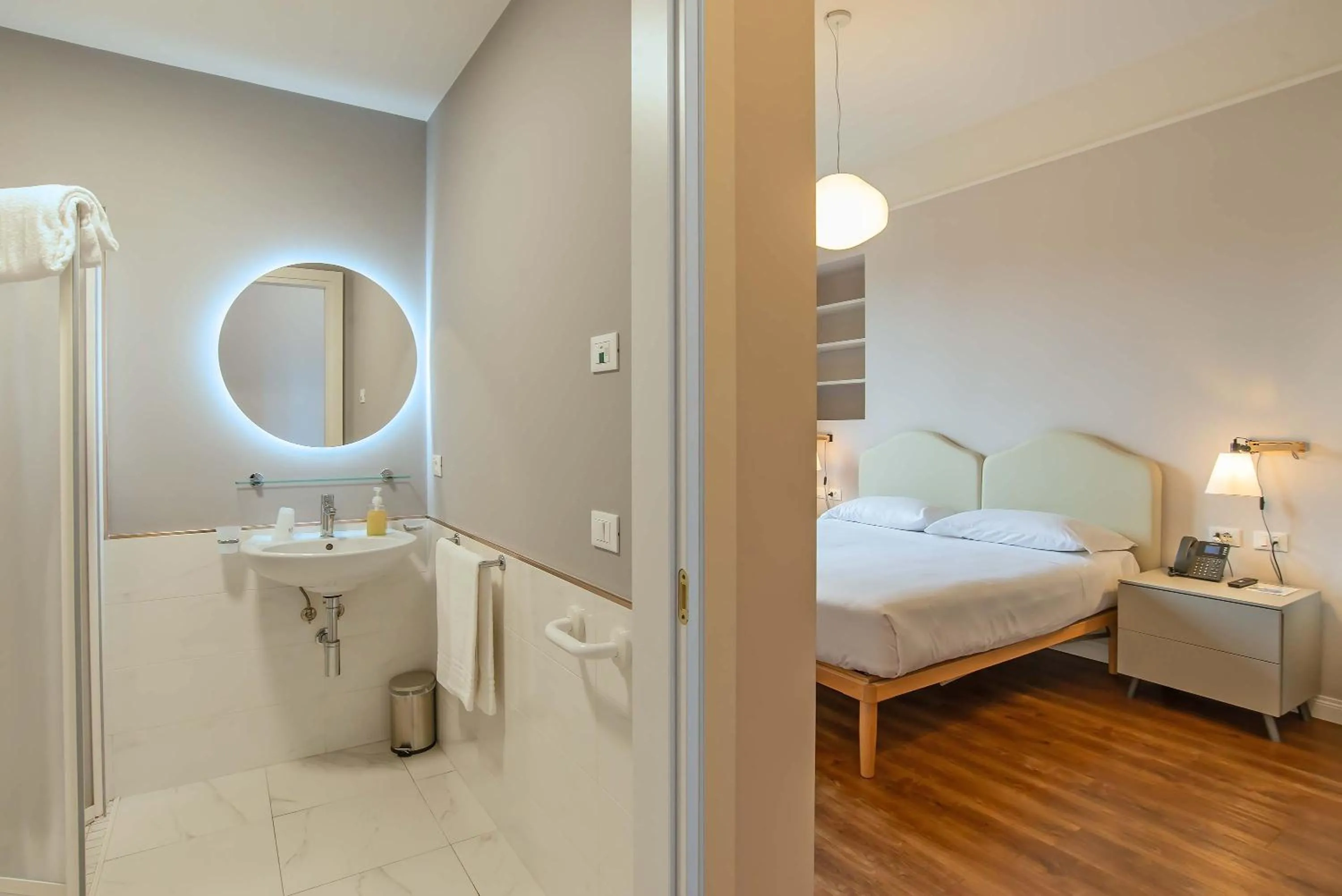 Bathroom, Bed in HOTEL DELLE CIVETTE