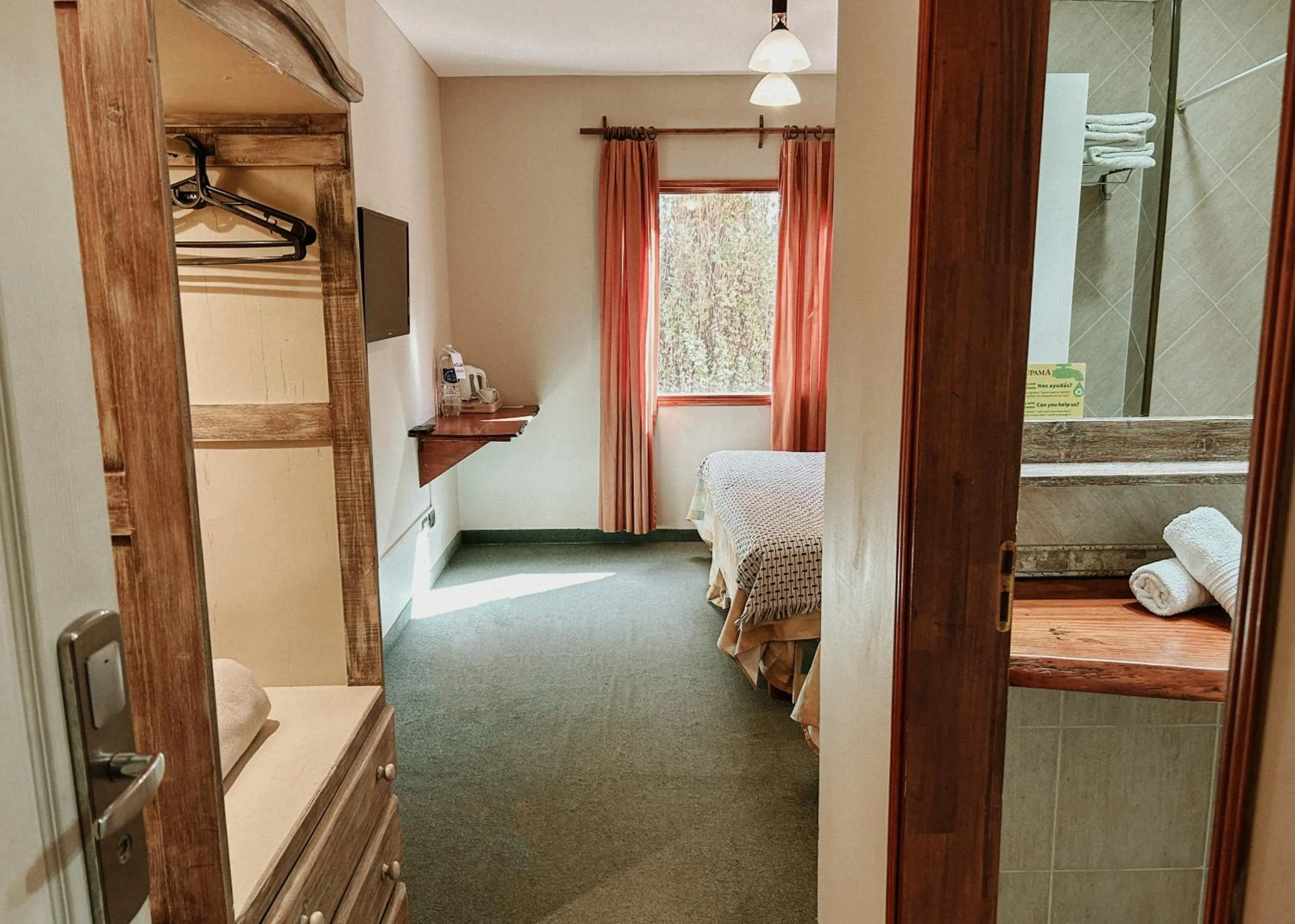 Photo of the whole room, Bed in Lupama