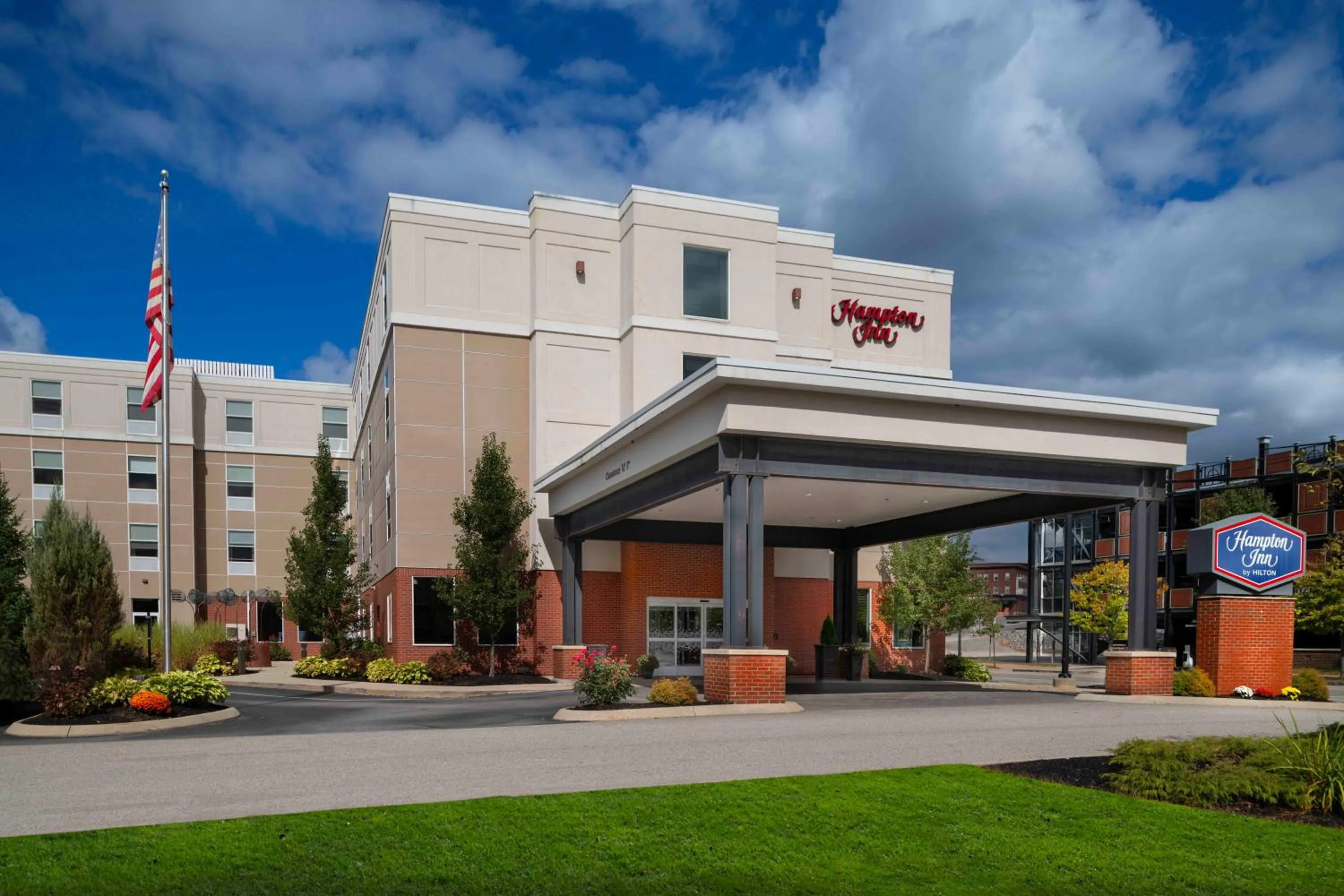 Property building in Hampton Inn Lewiston-Auburn