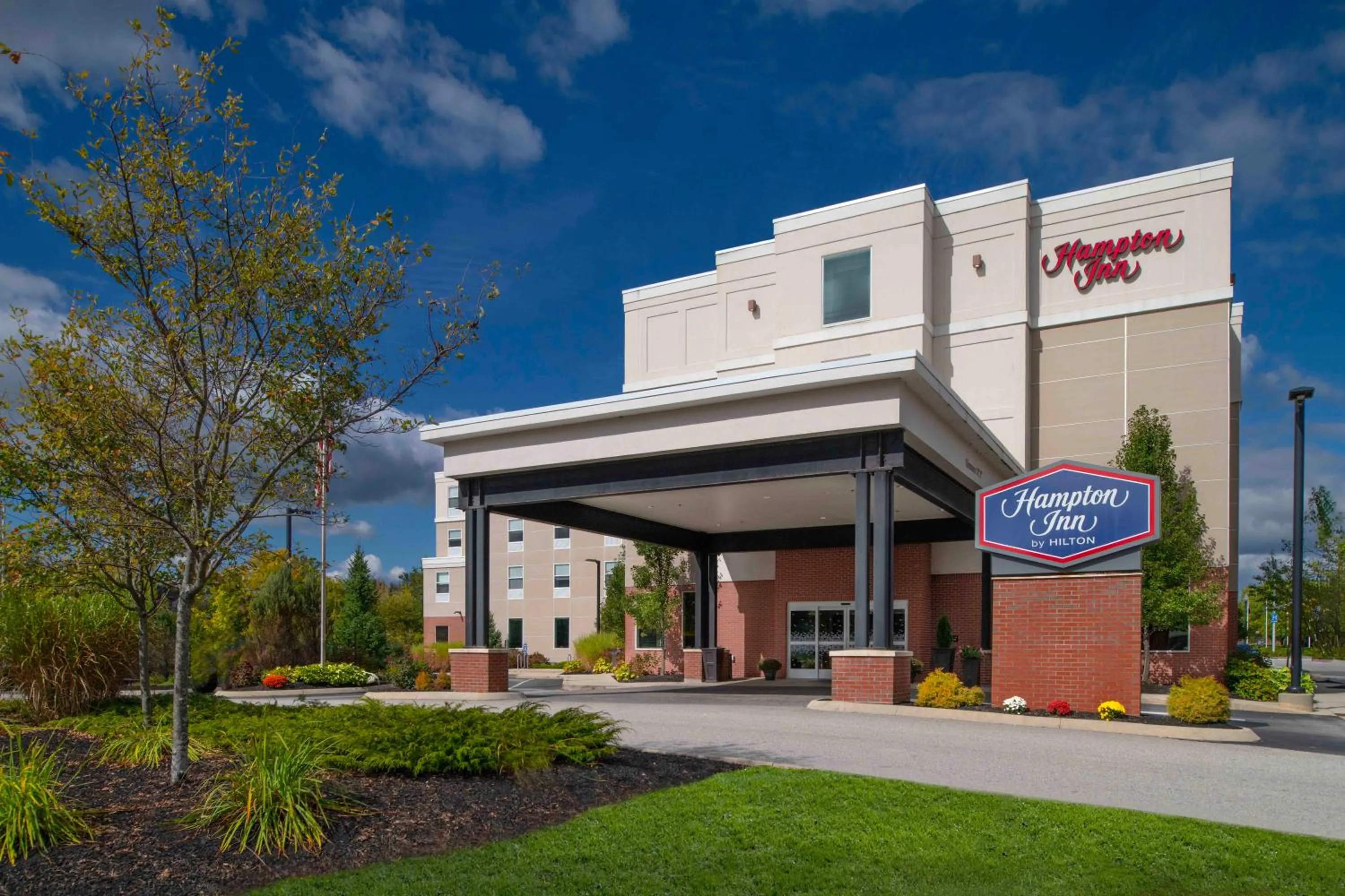 Property building in Hampton Inn Lewiston-Auburn