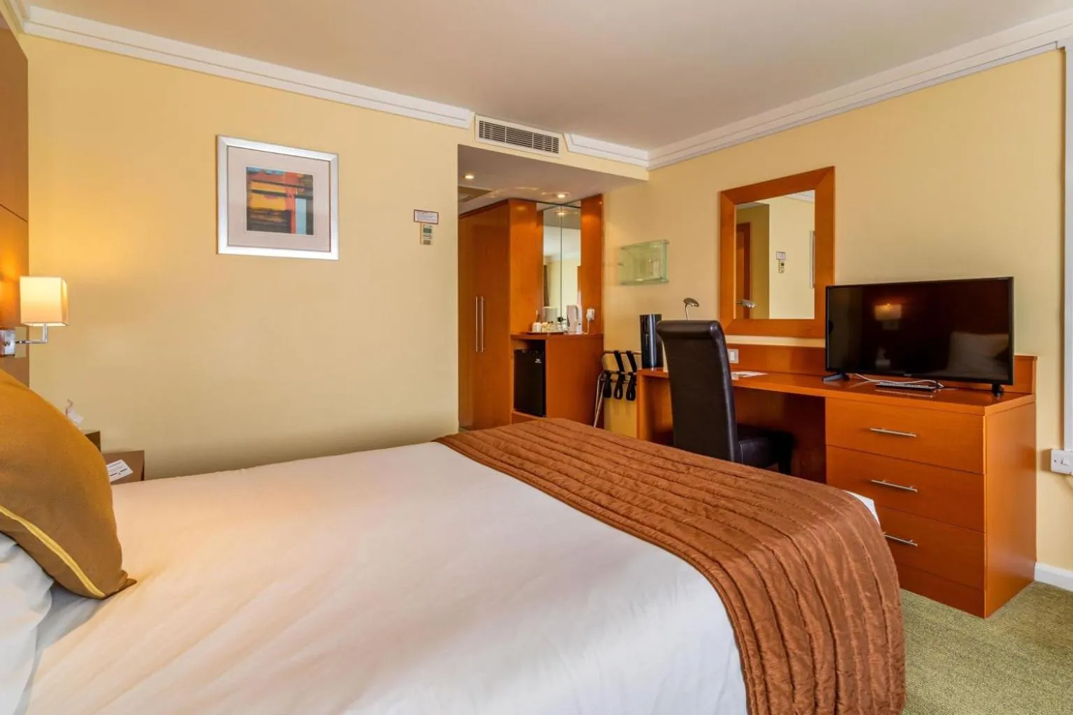 Bedroom, Bed in Britannia Leeds Bradford Airport