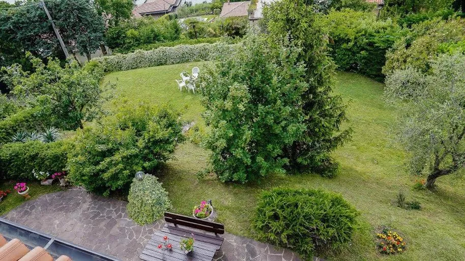 Garden view in Bed and Breakfast Due Leoni