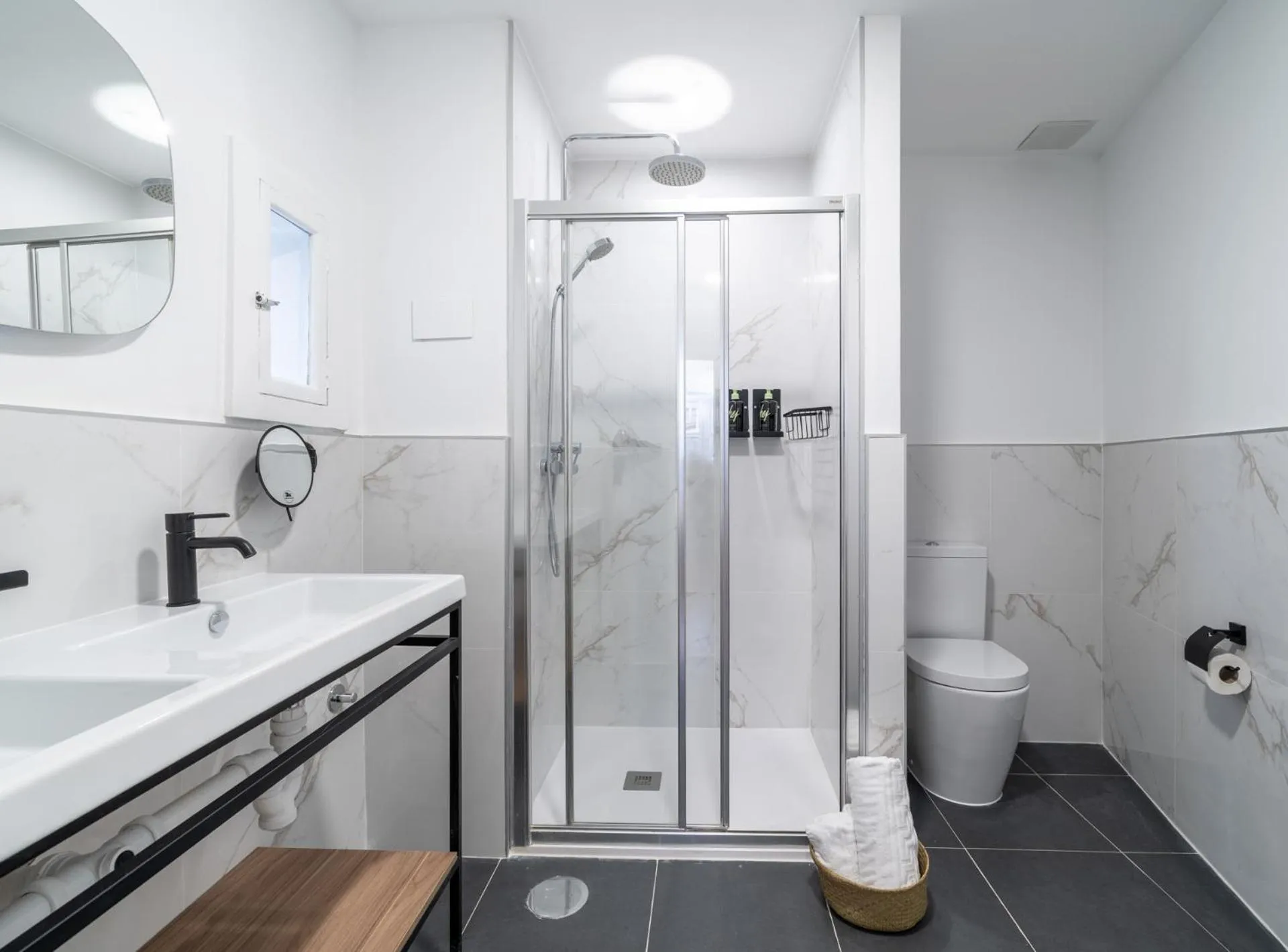 Shower in Limehome Porto Rua de Dom Manuel II