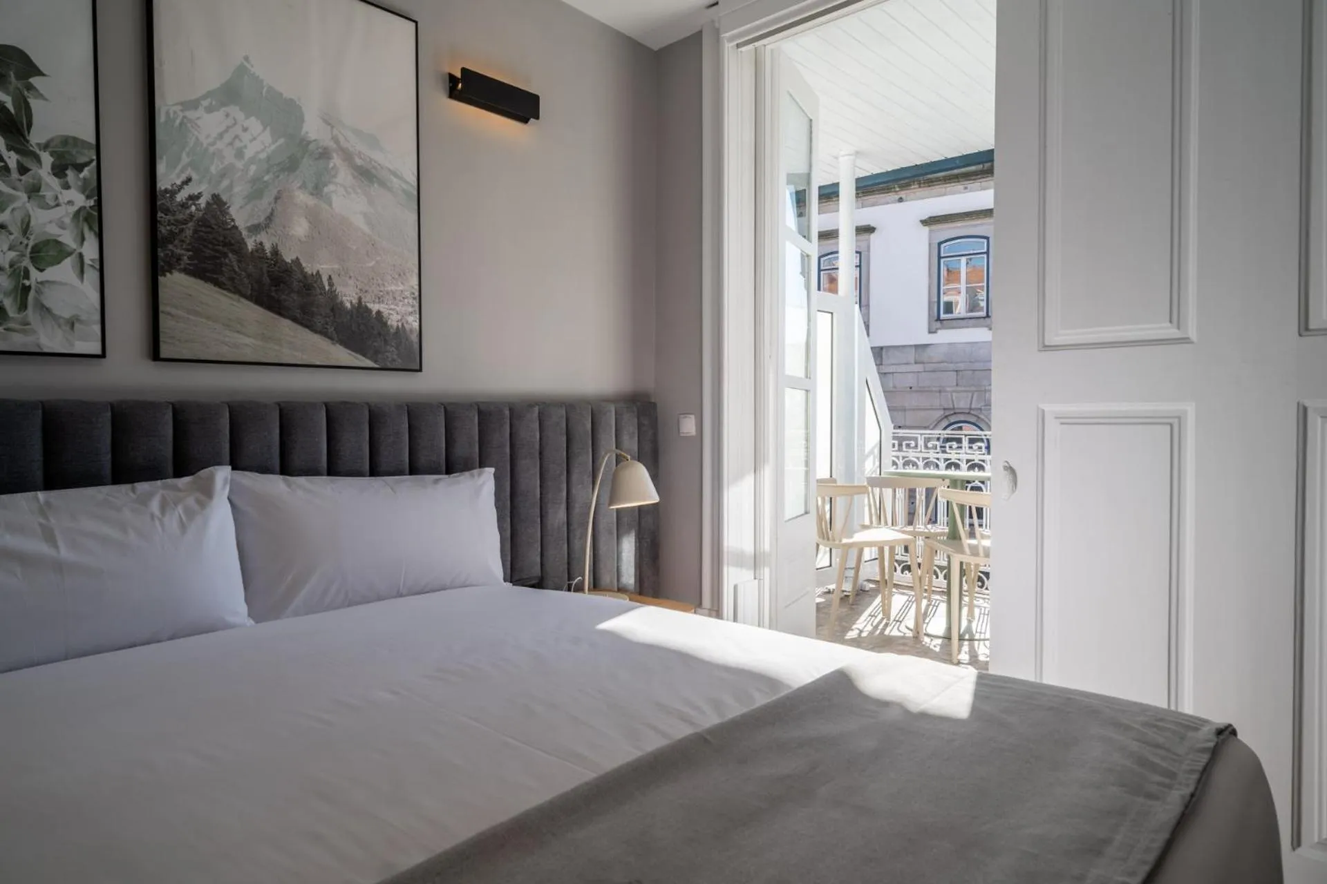 Patio, Bed in Limehome Porto Rua de Dom Manuel II