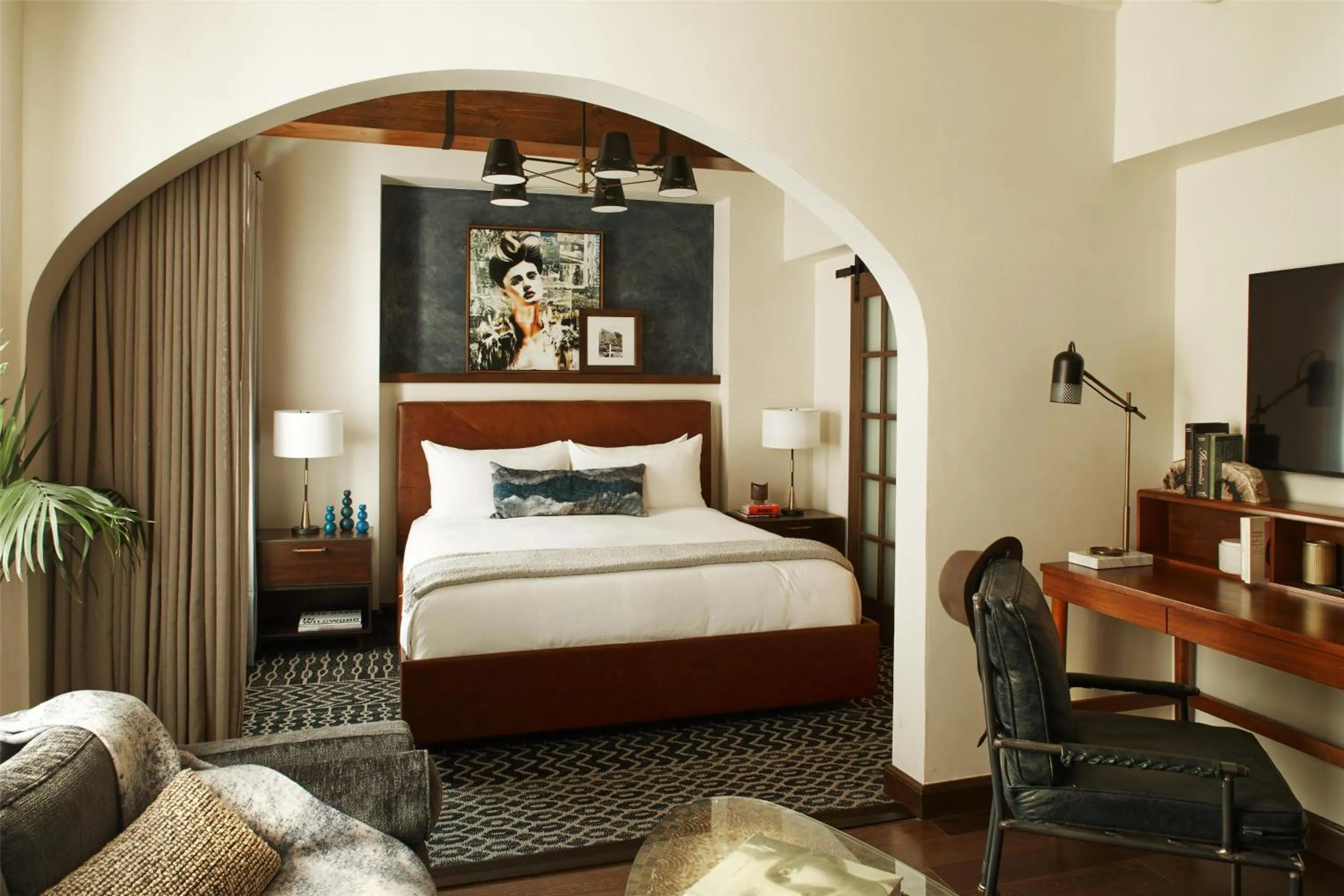 Photo of the whole room, Bed in Hotel Figueroa, Unbound Collection by Hyatt