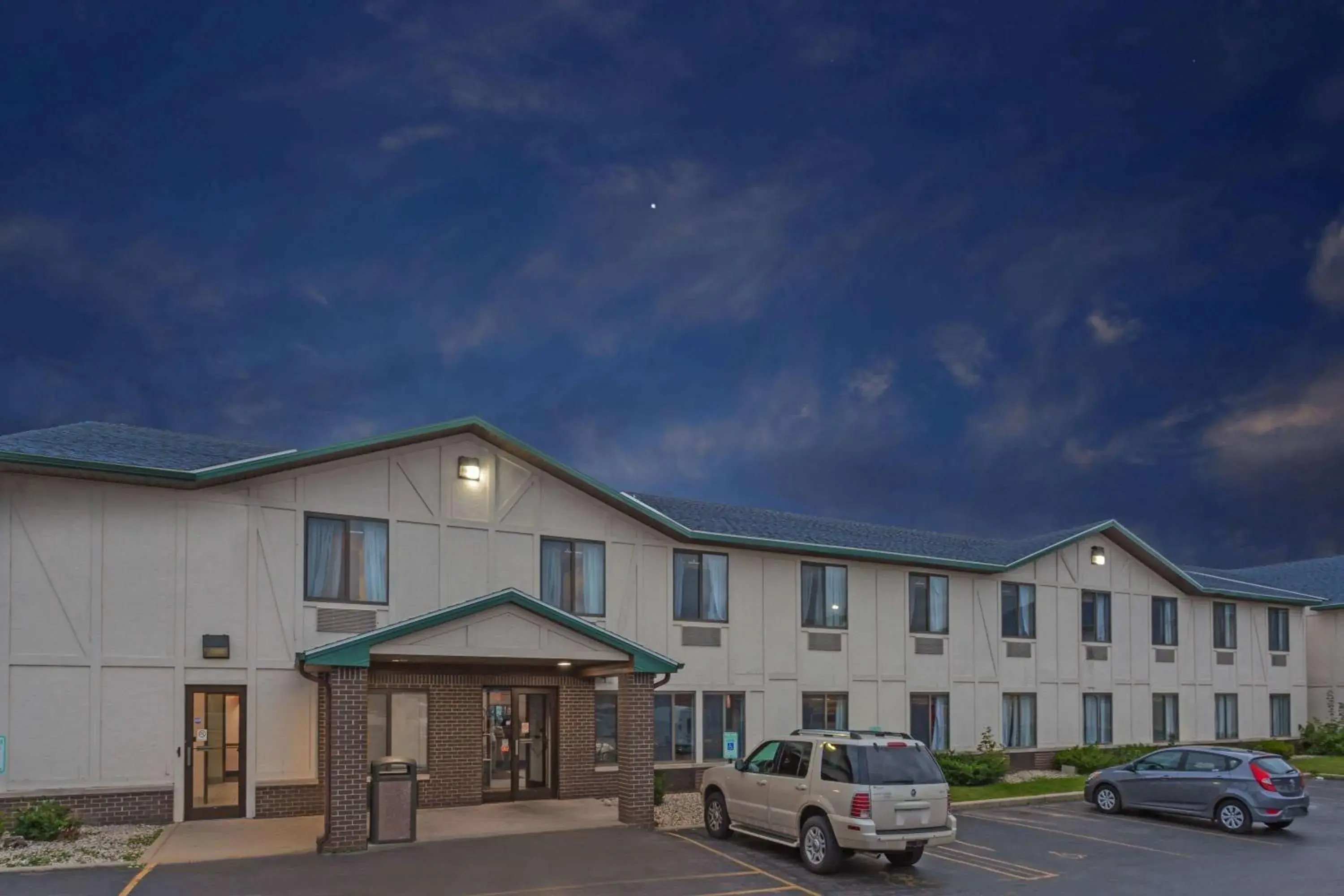 Delavan Inn and Suites Delavan Inn and Suites