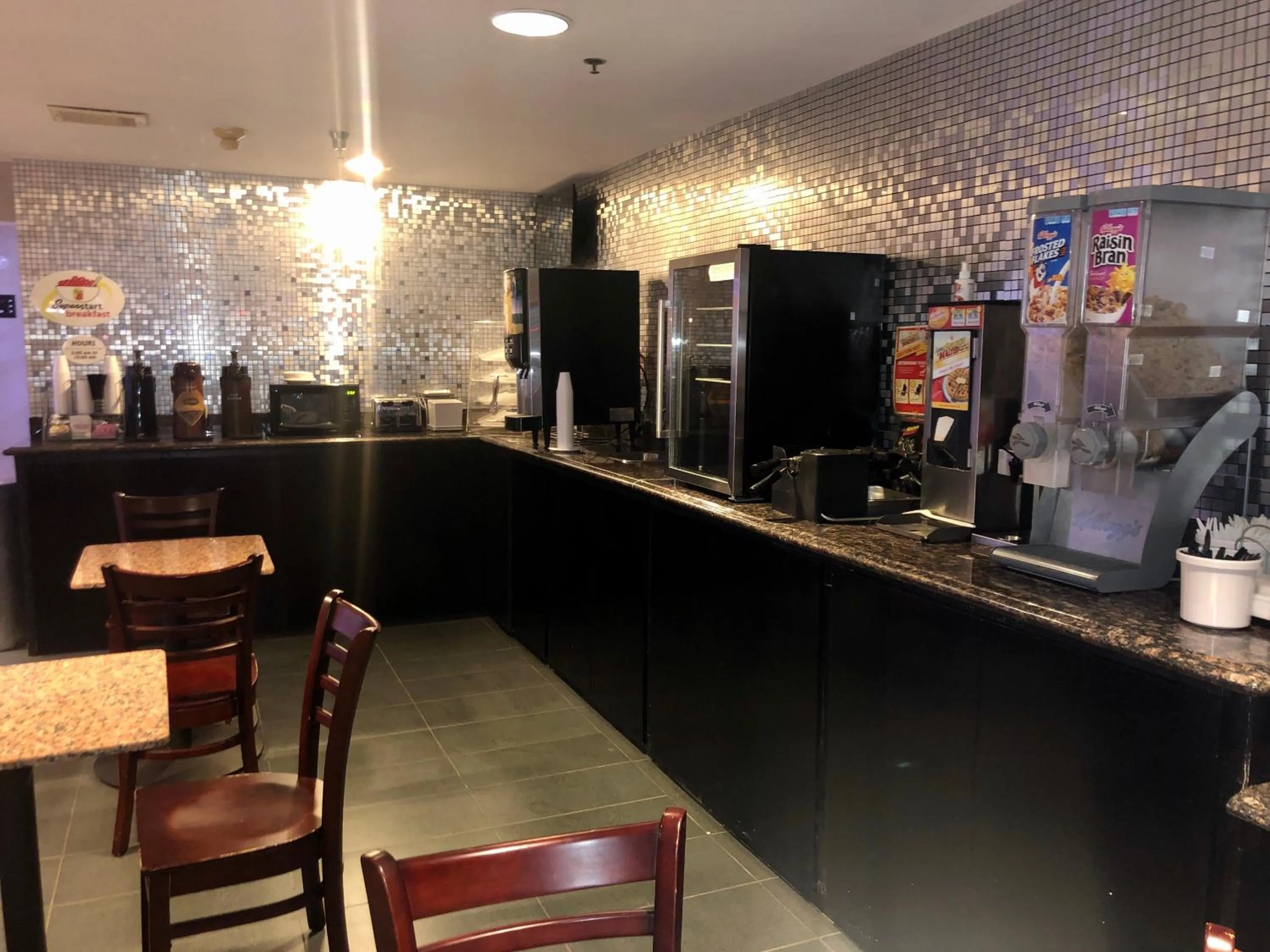 Super 8 by Wyndham Delavan Near Lake Geneva