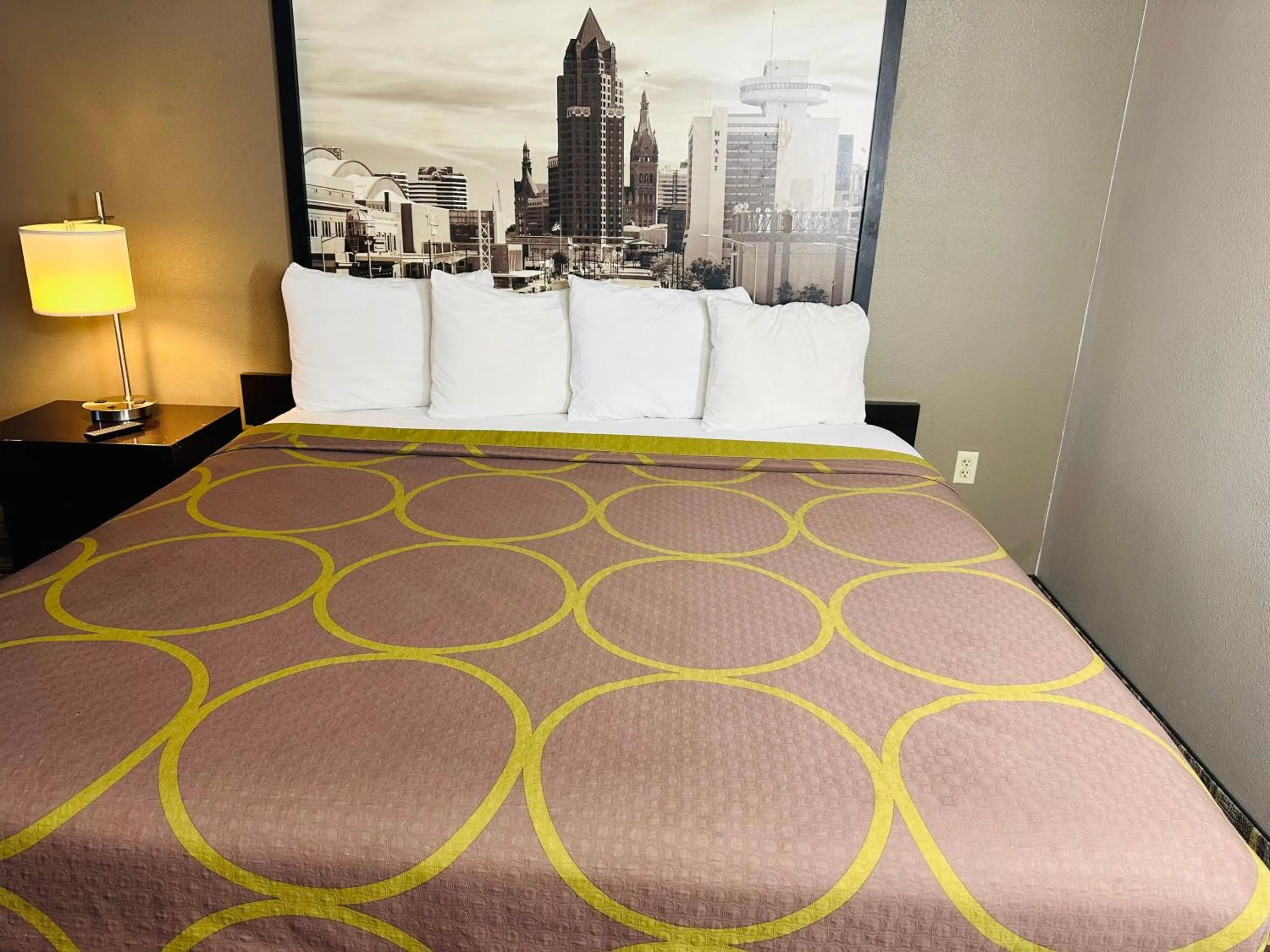 Bed in Super 8 by Wyndham Delavan Near Lake Geneva