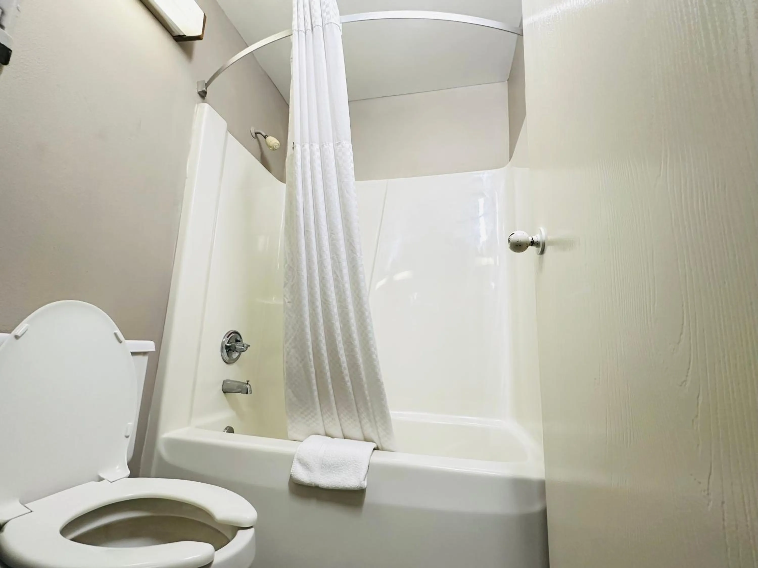 Super 8 by Wyndham Delavan Near Lake Geneva