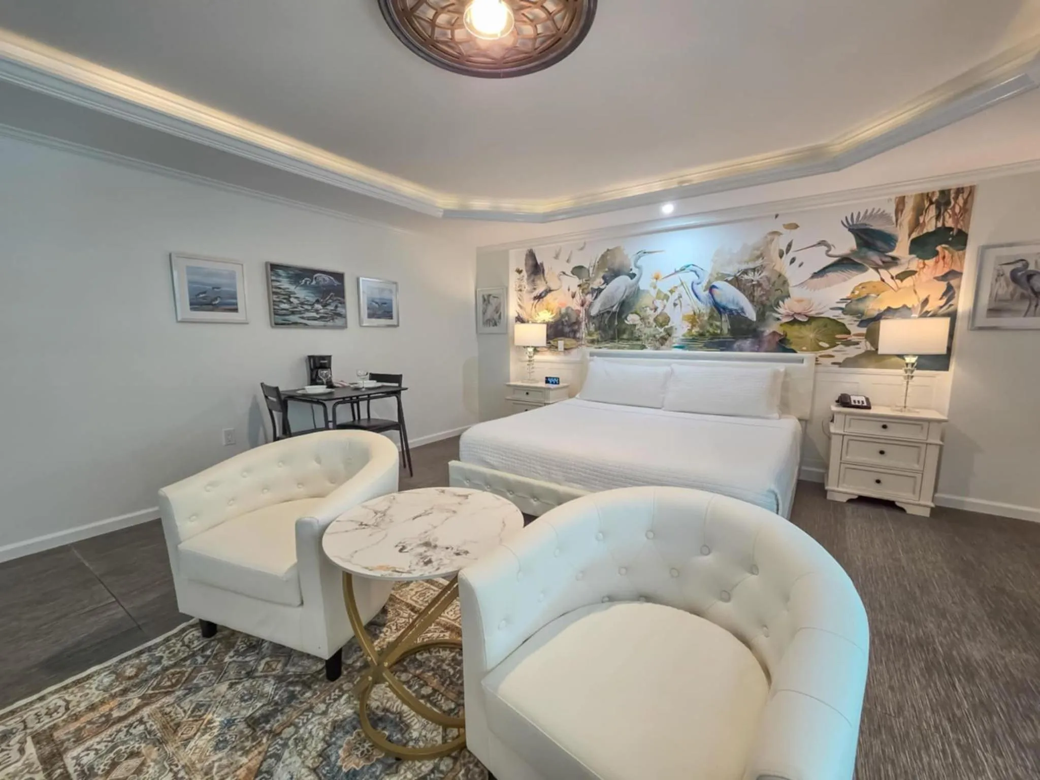 Bedroom in Island House Resort Hotel