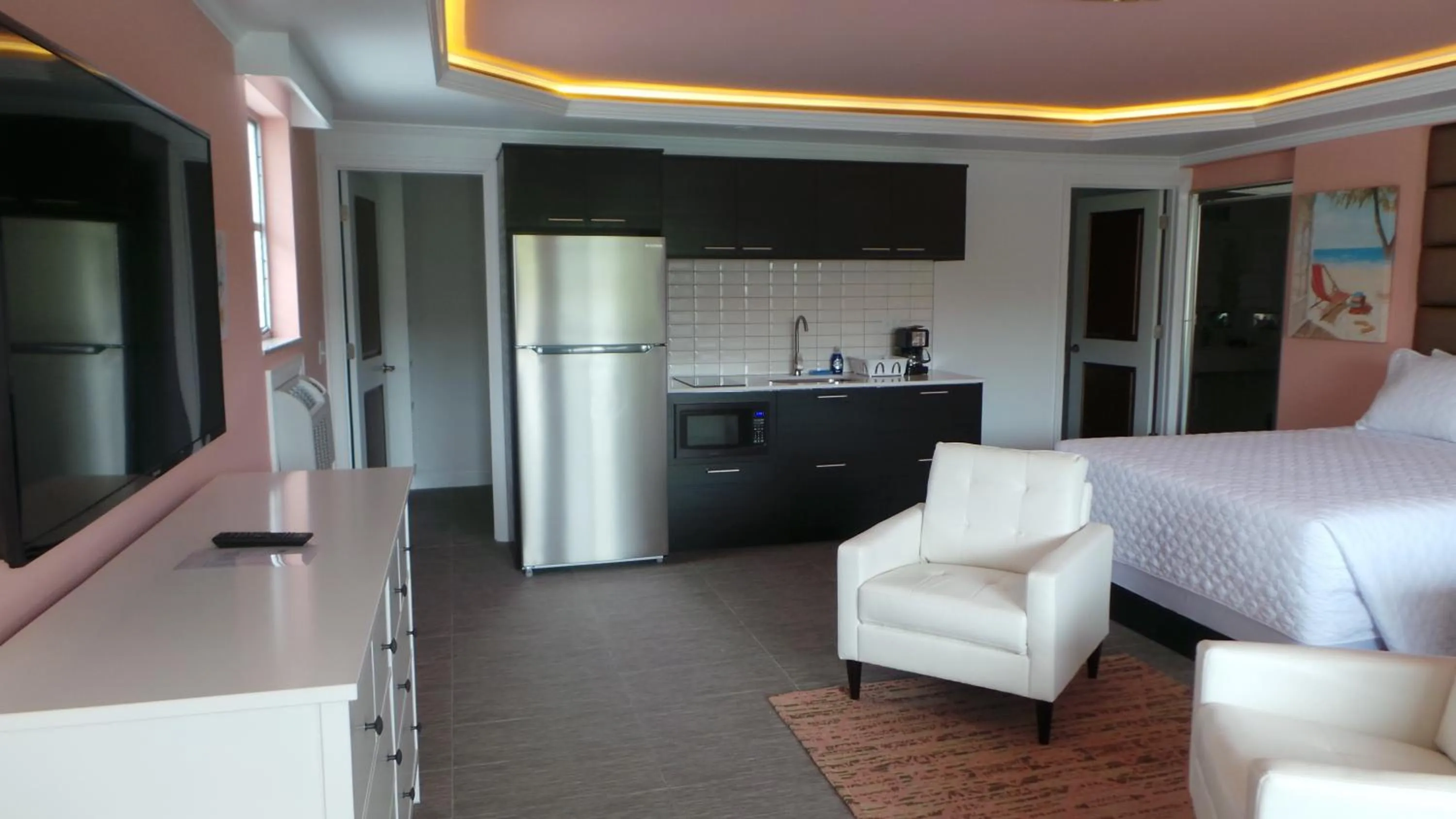 Kitchen or kitchenette in Island House Resort Hotel