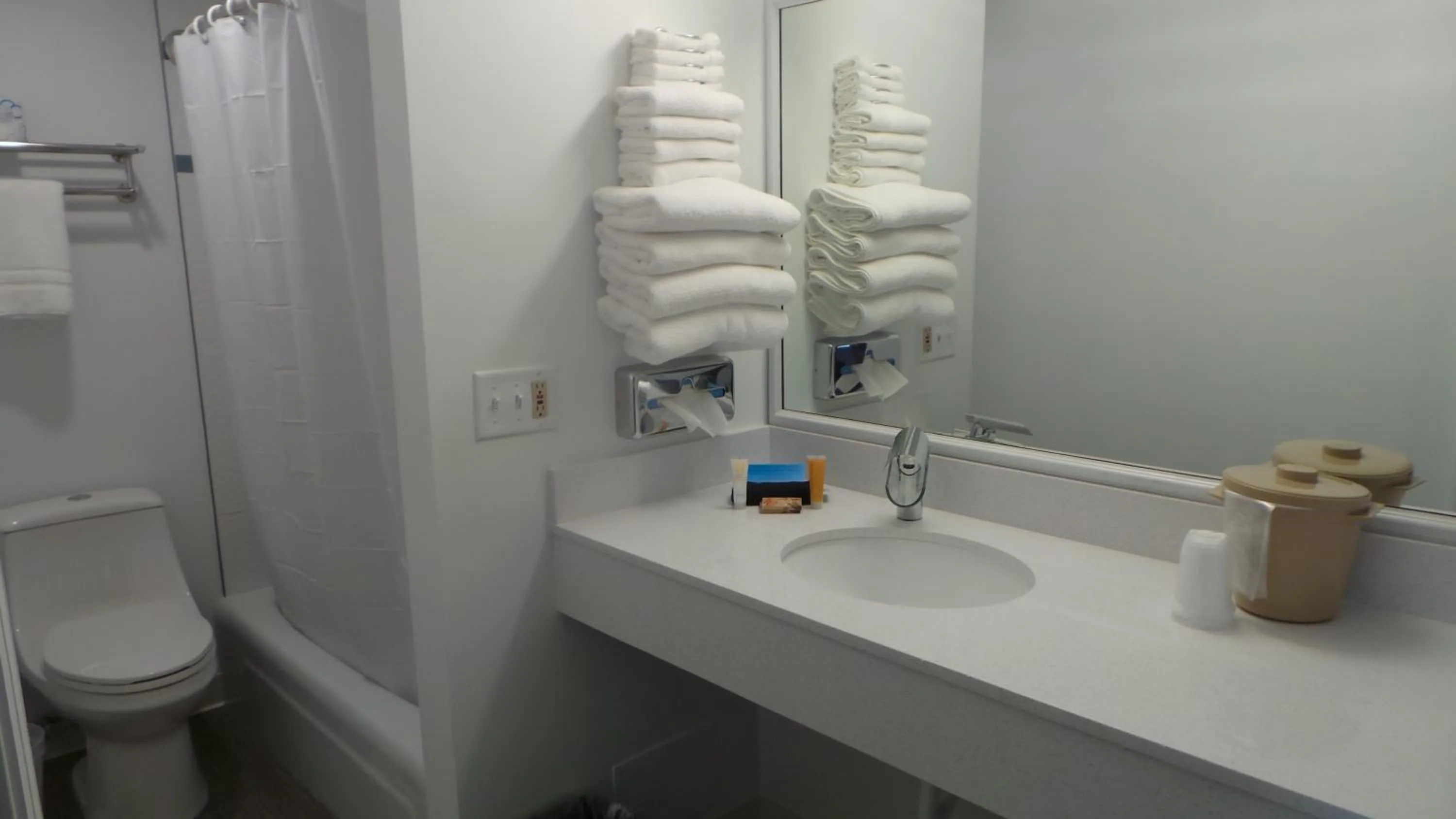 Bathroom in Island House Resort Hotel