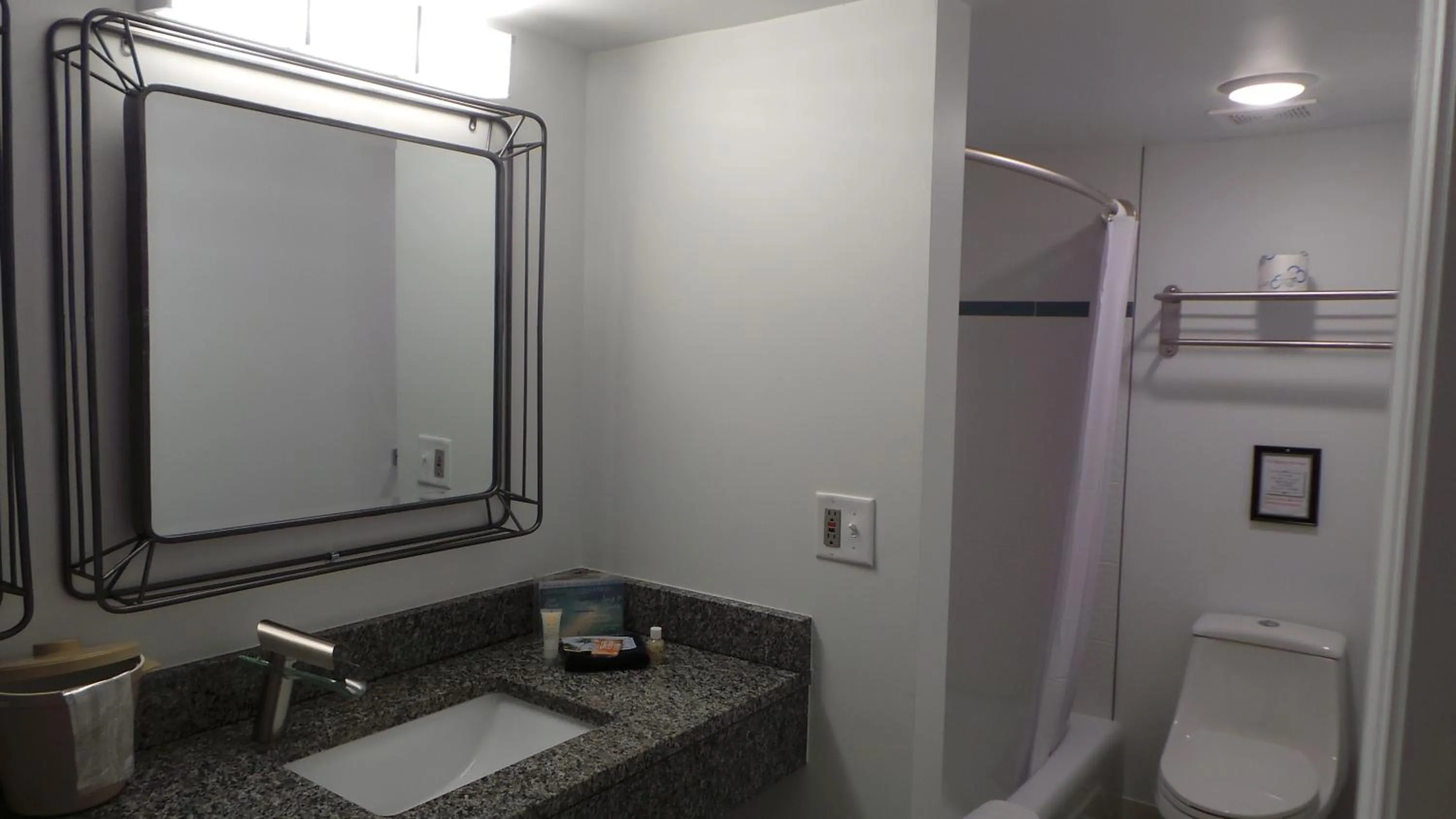 Bathroom in Island House Resort Hotel