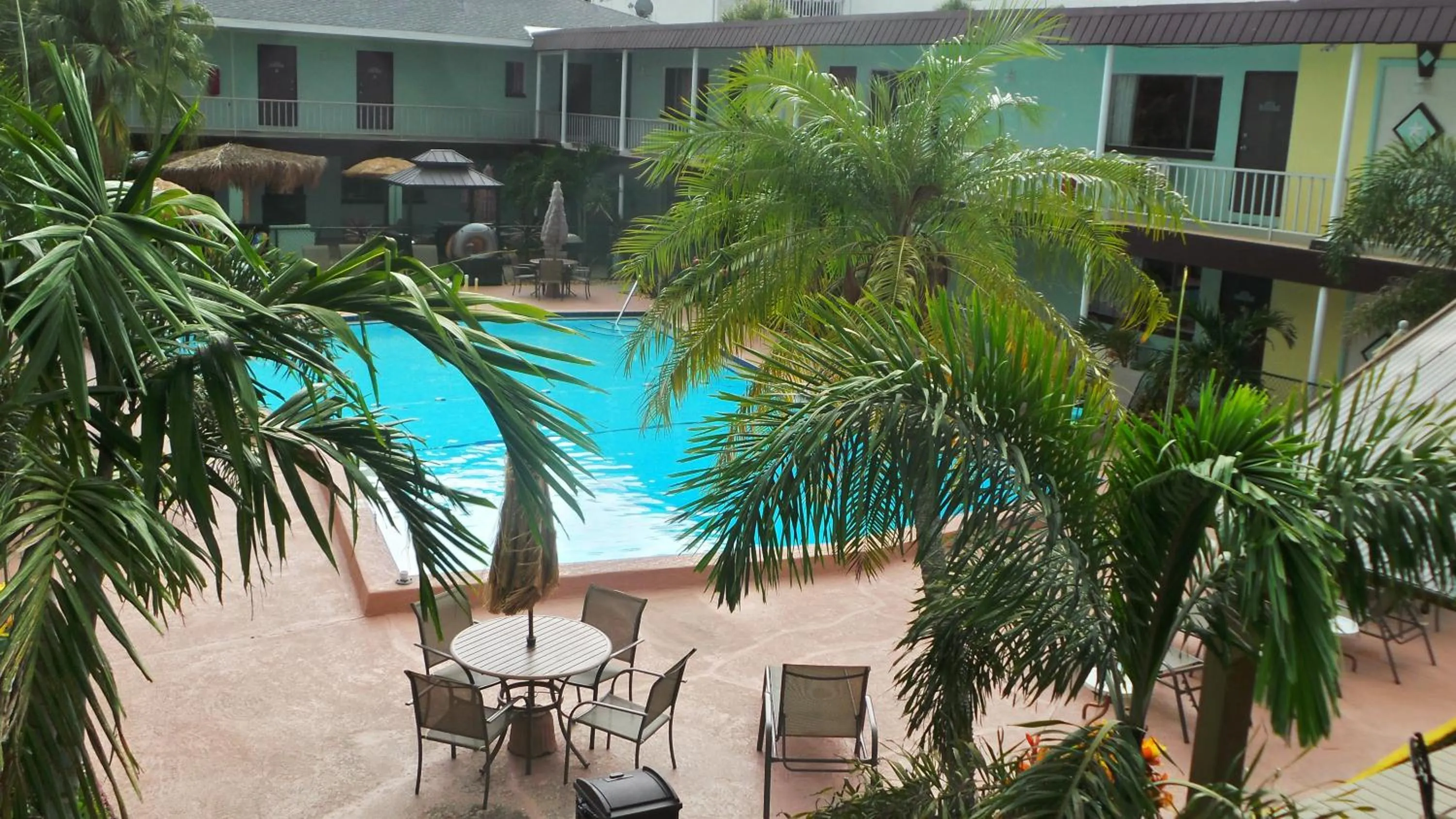 Swimming pool in Island House Resort Hotel