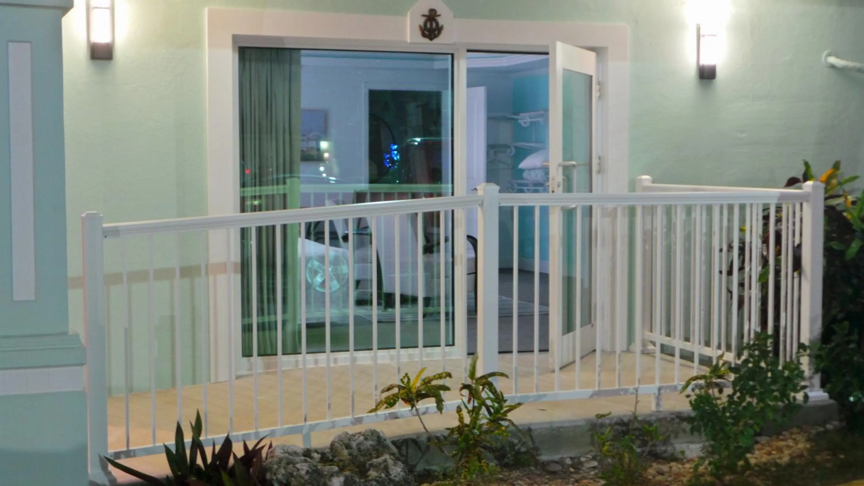 Facade/entrance in Island House Resort Hotel